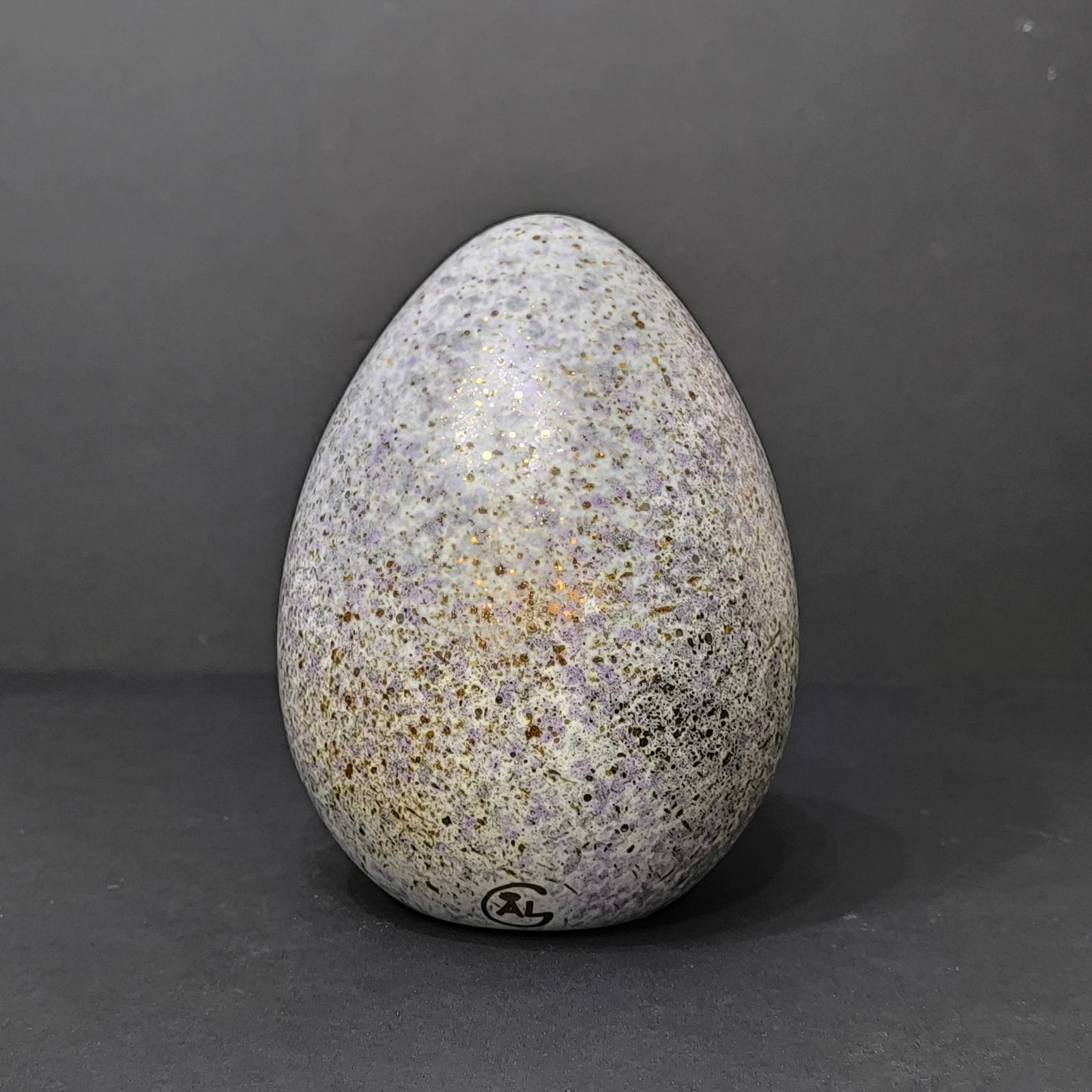 Raro hallazgo, gran huevo de cerámica sueca, vidriado moteado en dorado y morado, años 70 Escandinavo moderno en venta