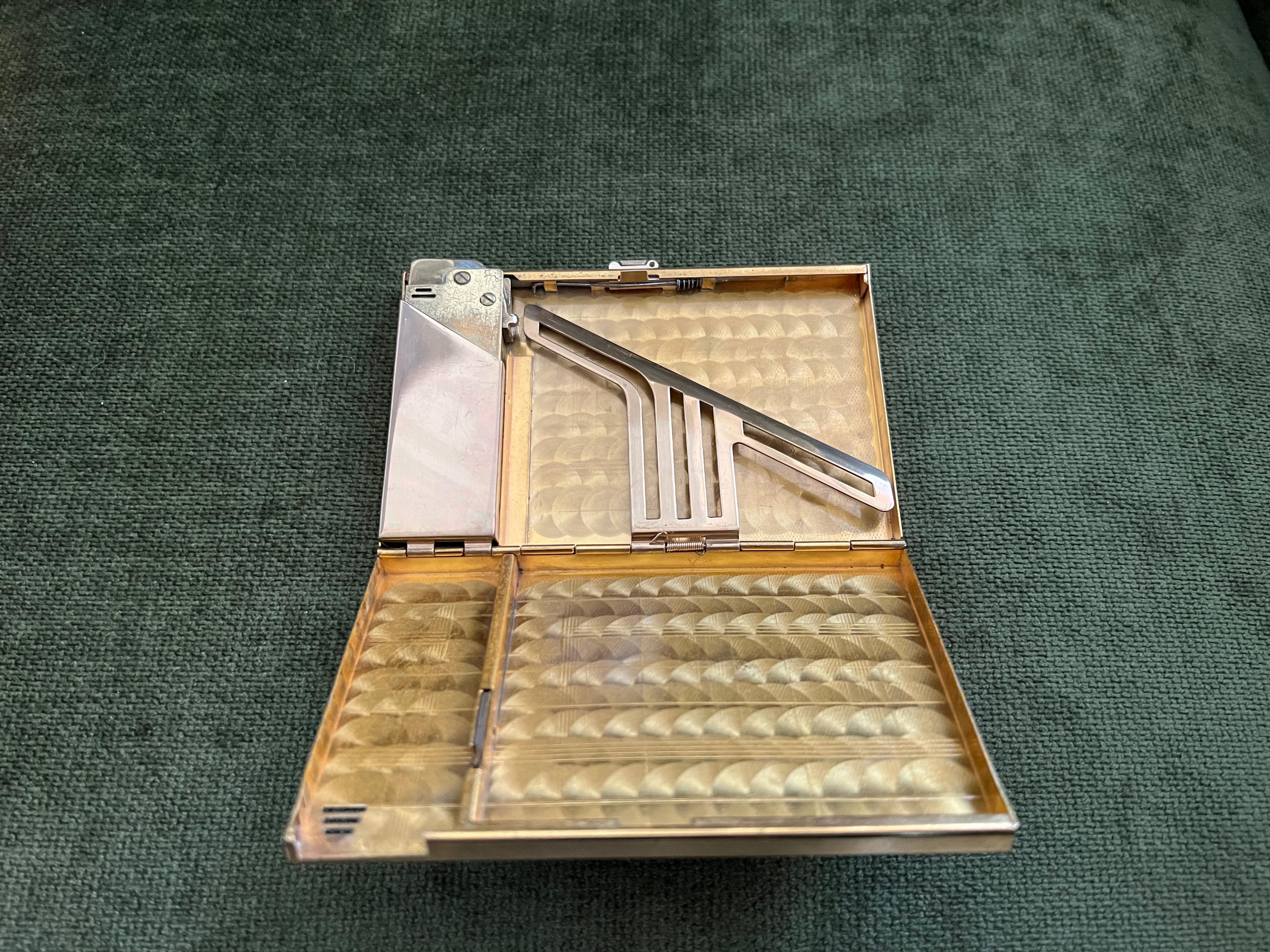 Rare Find, Vintage 1950s Thorens Cigarette Case and Lighter, working  In Good Condition For Sale In New York, NY