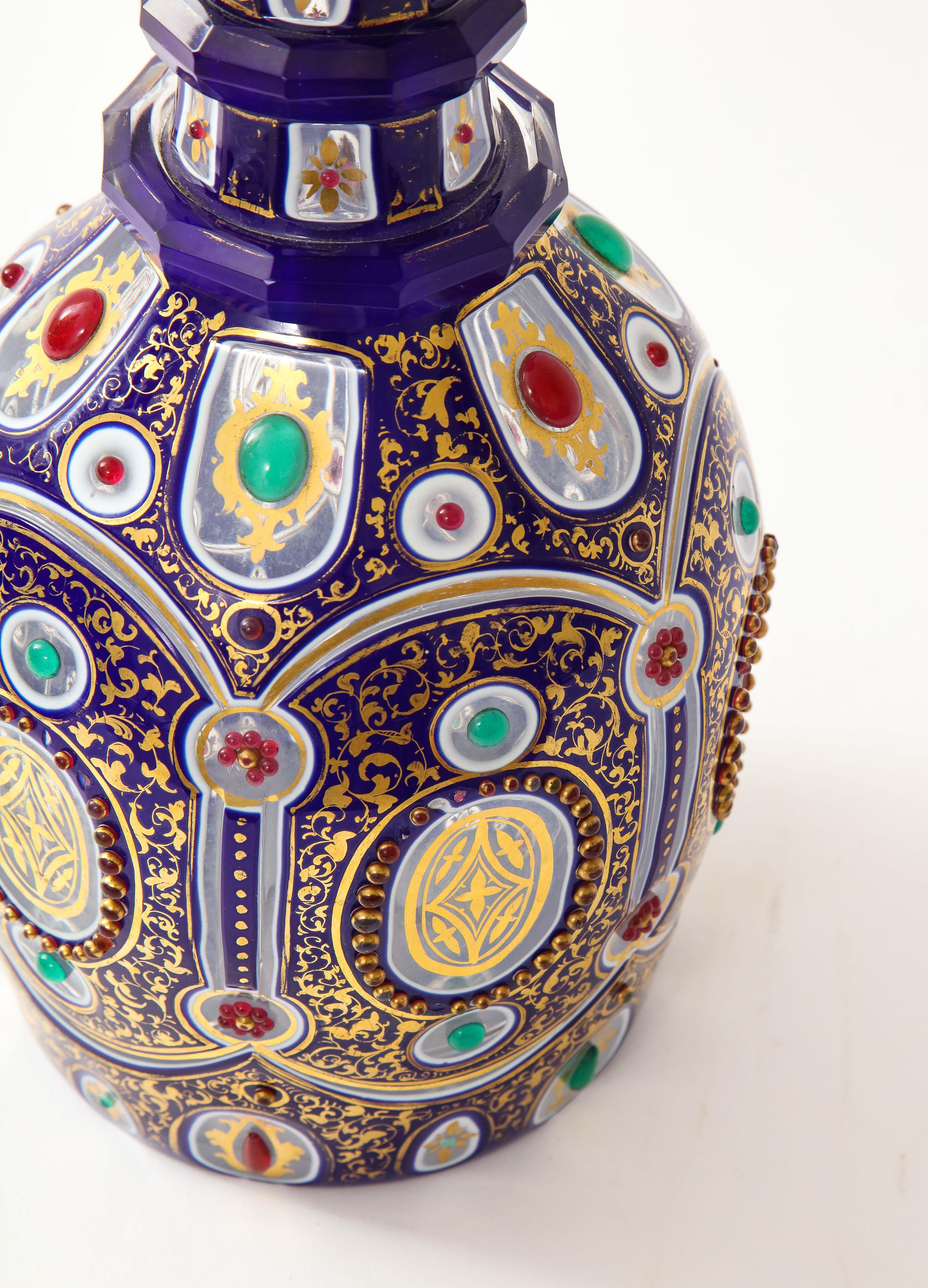 Raro/ottimo decanter di cristallo boemo a tripla sovrapposizione e con coperchio in vendita 2