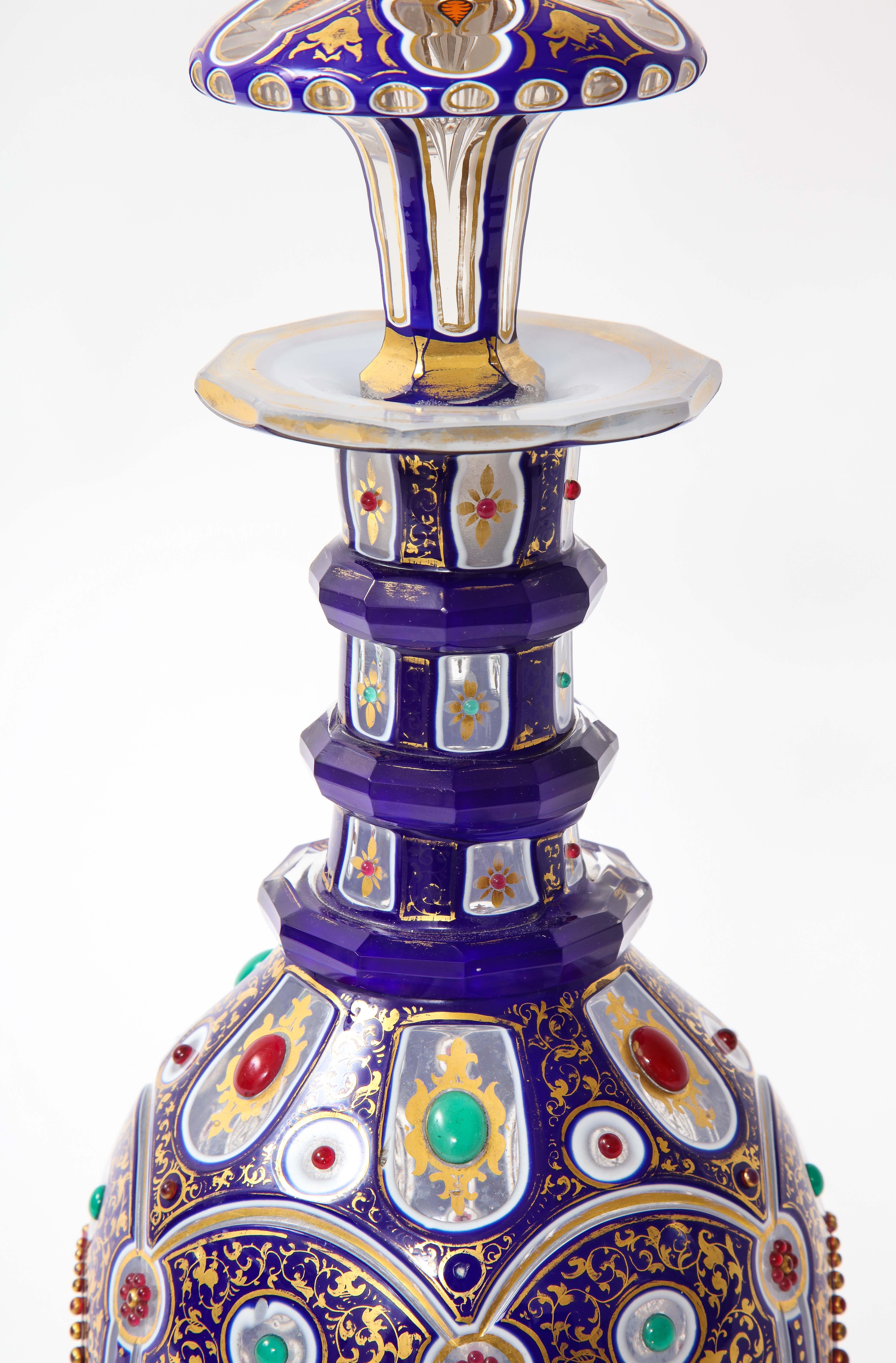 Raro/ottimo decanter di cristallo boemo a tripla sovrapposizione e con coperchio in vendita 4