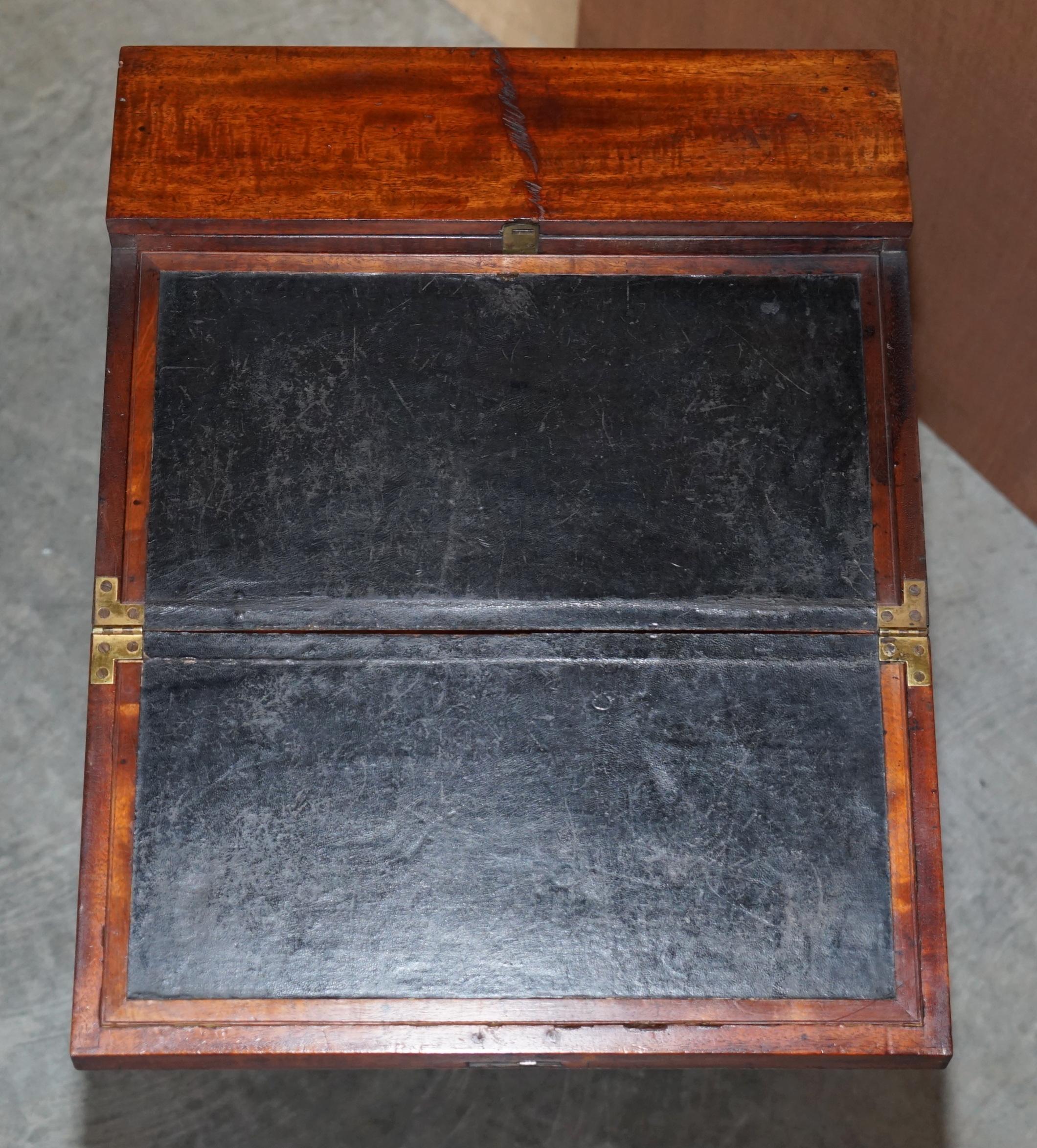 Seltener feiner antiker frühviktorianischer Davenport-Schreibtisch für militärische Kampagnenschreibtisch mit Schnürung im Angebot 6