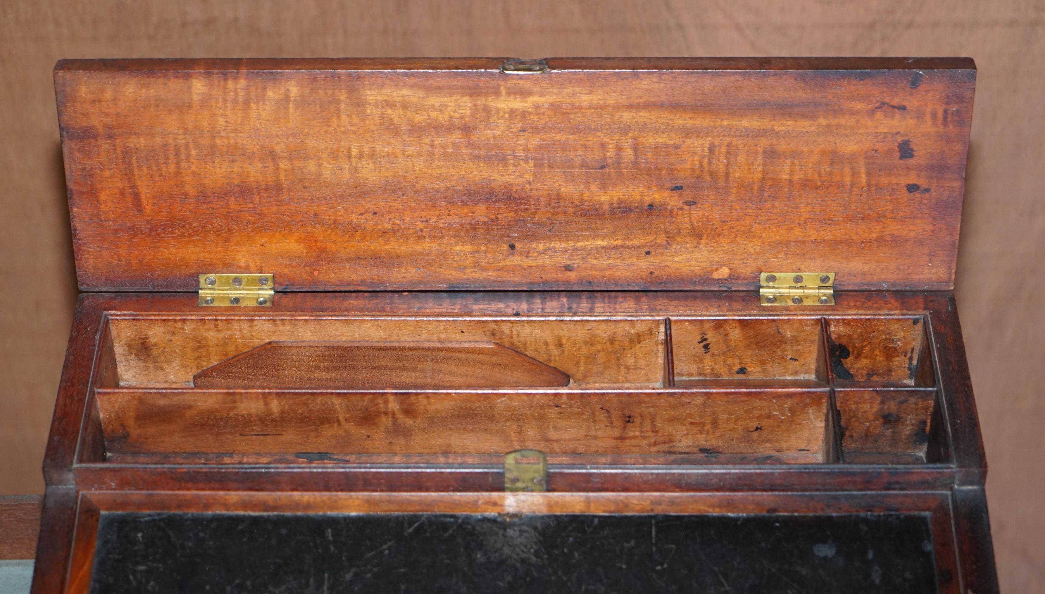 Rare Fine Antique Early Victorian Military Campaign Writing Slope Davenport Desk en vente 8