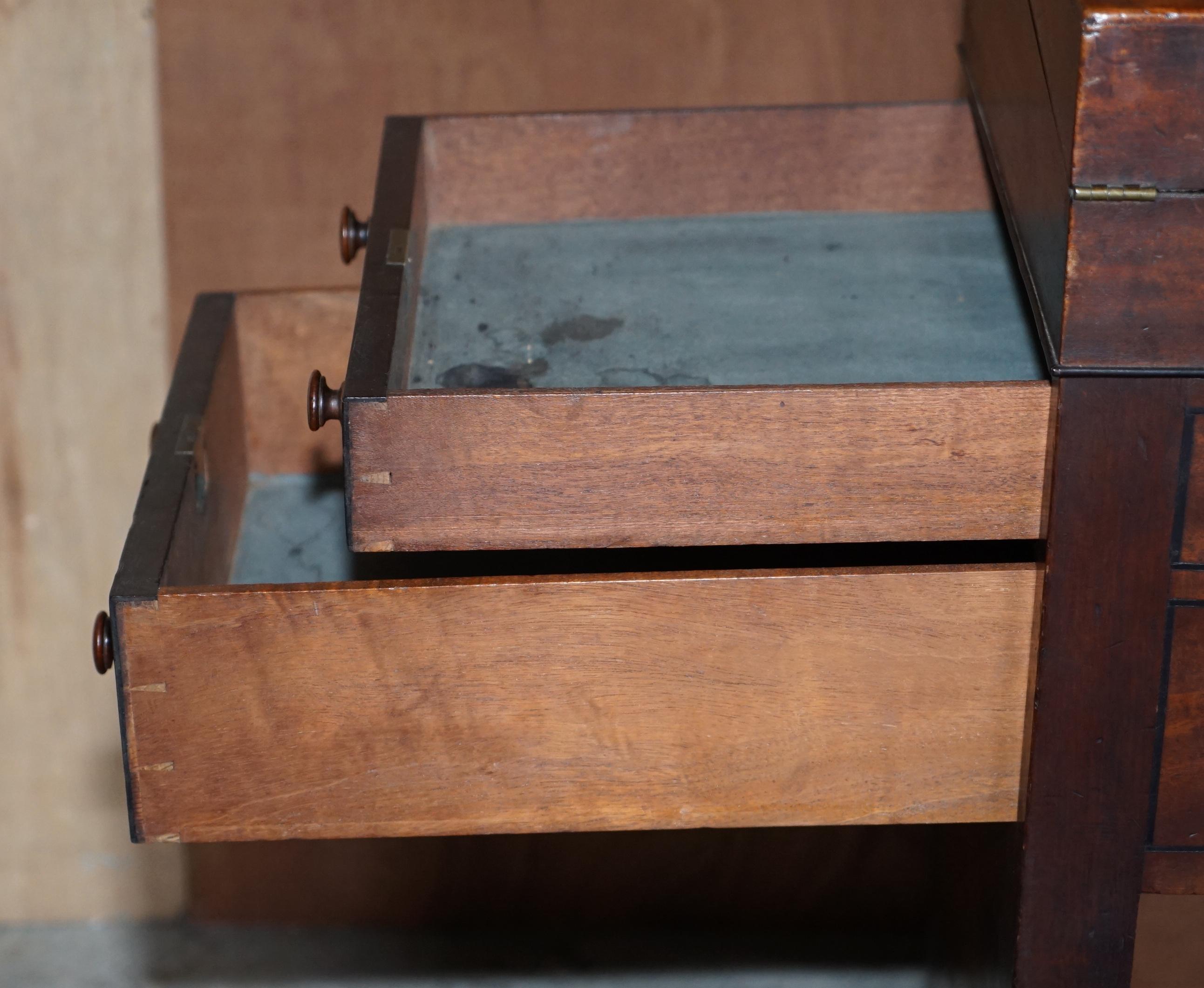 Seltener feiner antiker frühviktorianischer Davenport-Schreibtisch für militärische Kampagnenschreibtisch mit Schnürung im Angebot 10