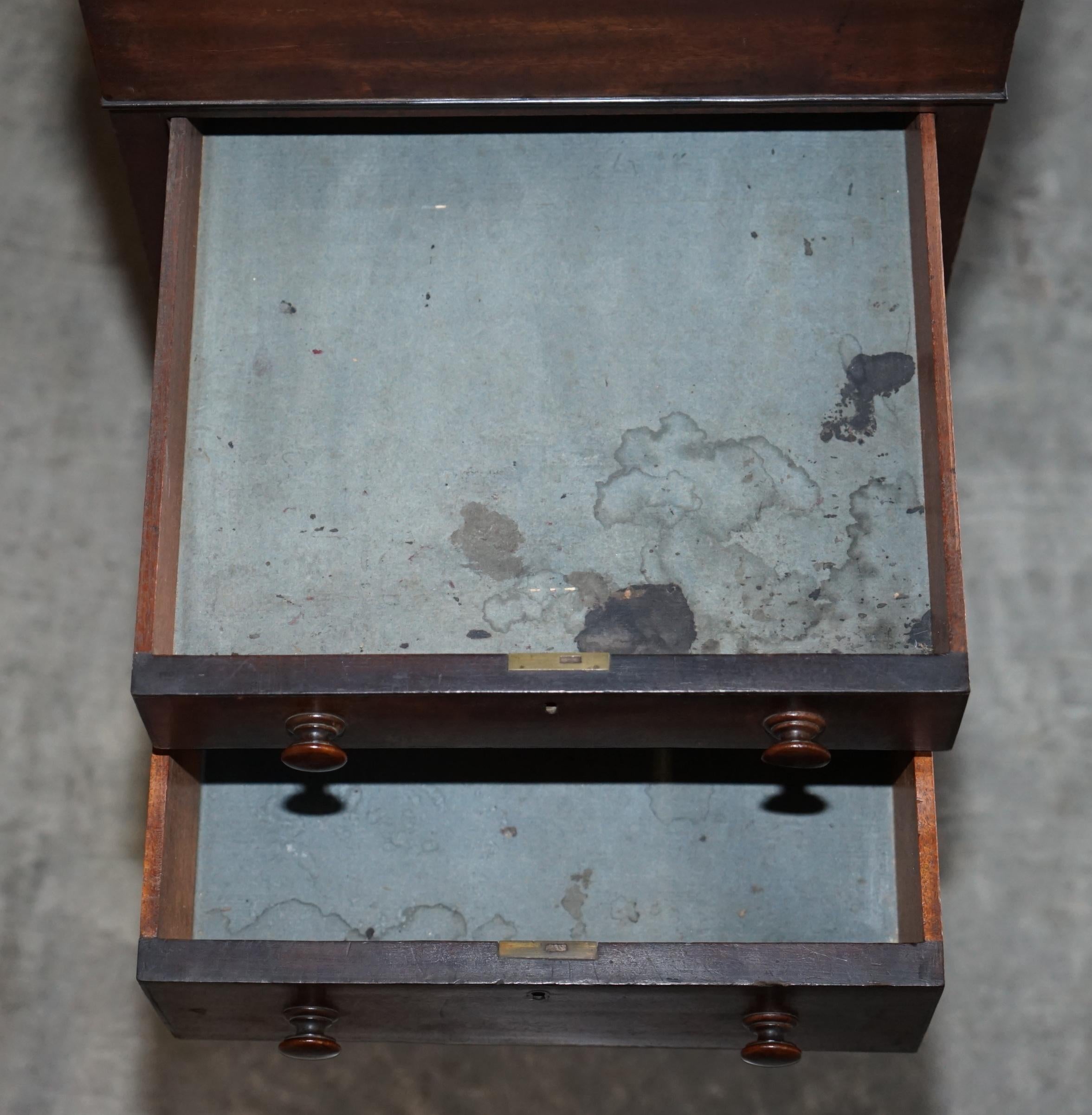 Seltener feiner antiker frühviktorianischer Davenport-Schreibtisch für militärische Kampagnenschreibtisch mit Schnürung im Angebot 11