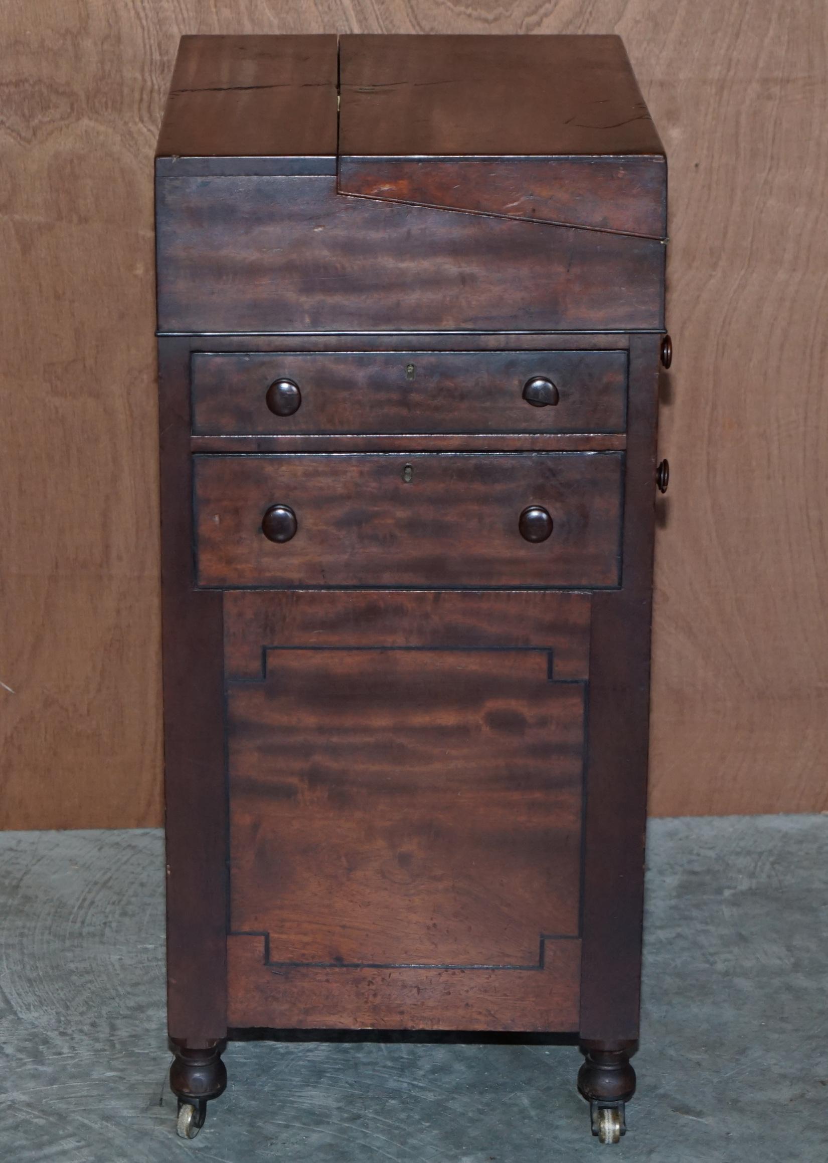 Seltener feiner antiker frühviktorianischer Davenport-Schreibtisch für militärische Kampagnenschreibtisch mit Schnürung (Leder) im Angebot