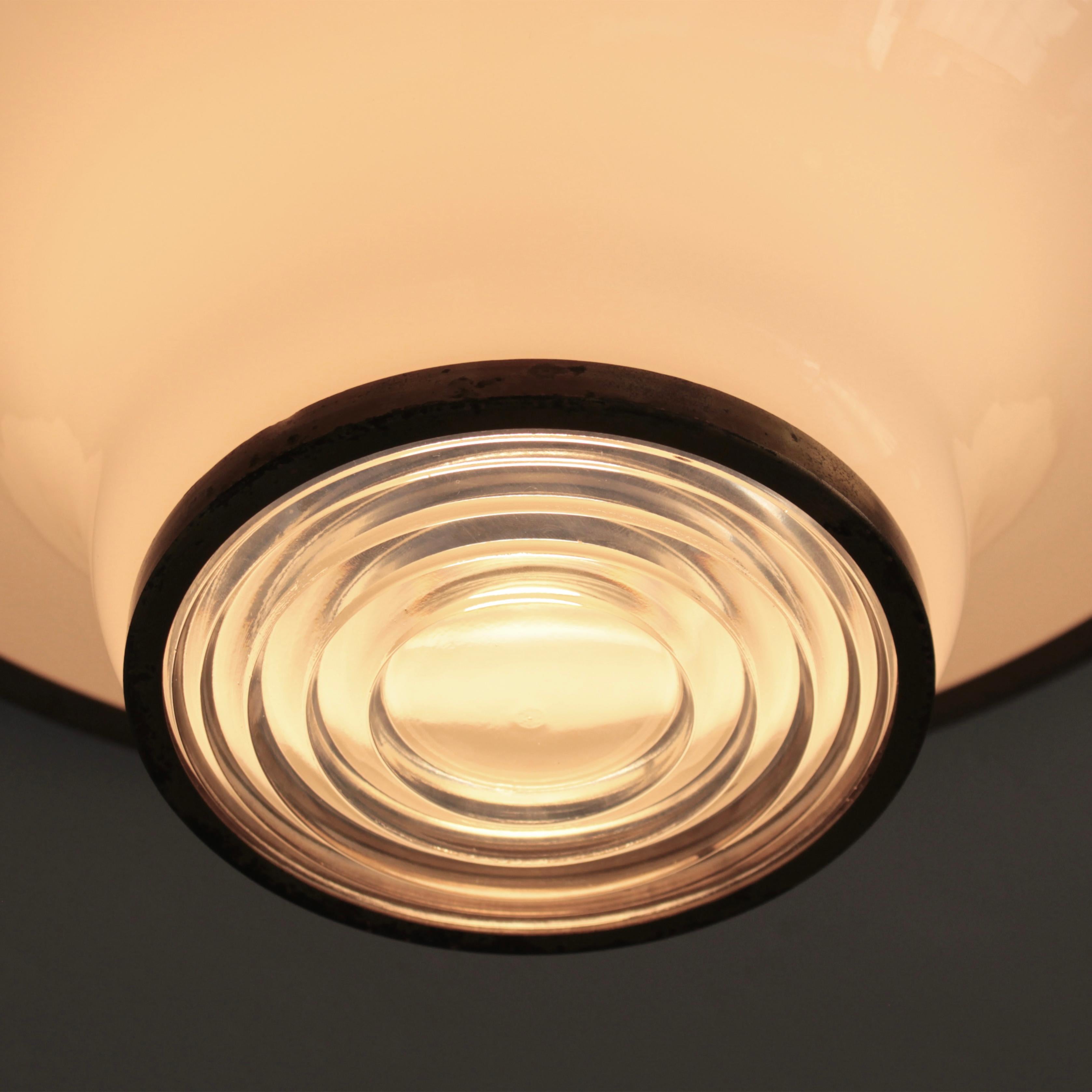 Milieu du XXe siècle Rare support encastré Art Déco français en verre et laiton de Jean Perzel en vente