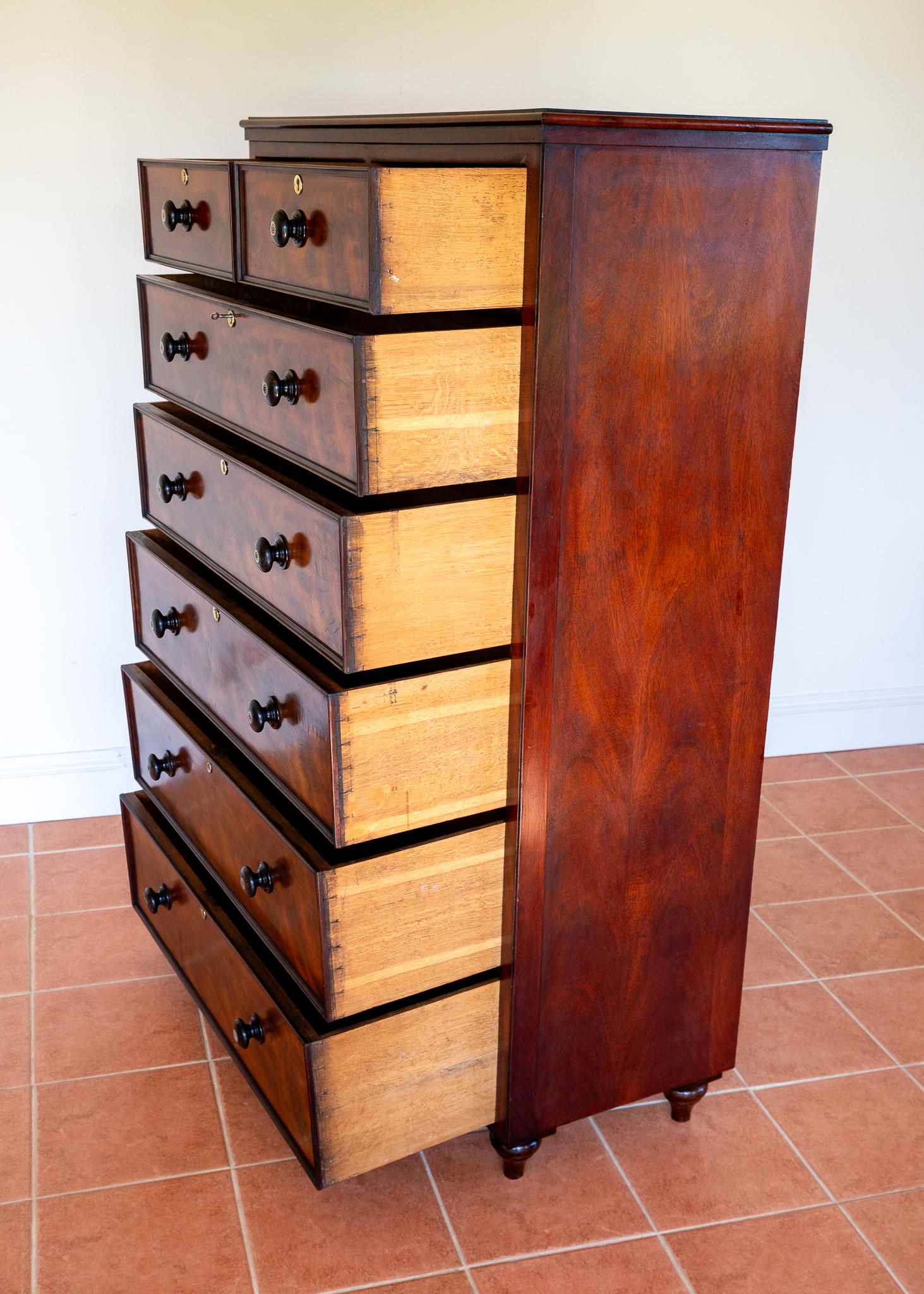 Rare Fine Tall Chest Of Drawers Flame Mahogany 19th Century Victorian 7 Drawers In Good Condition For Sale In London, GB