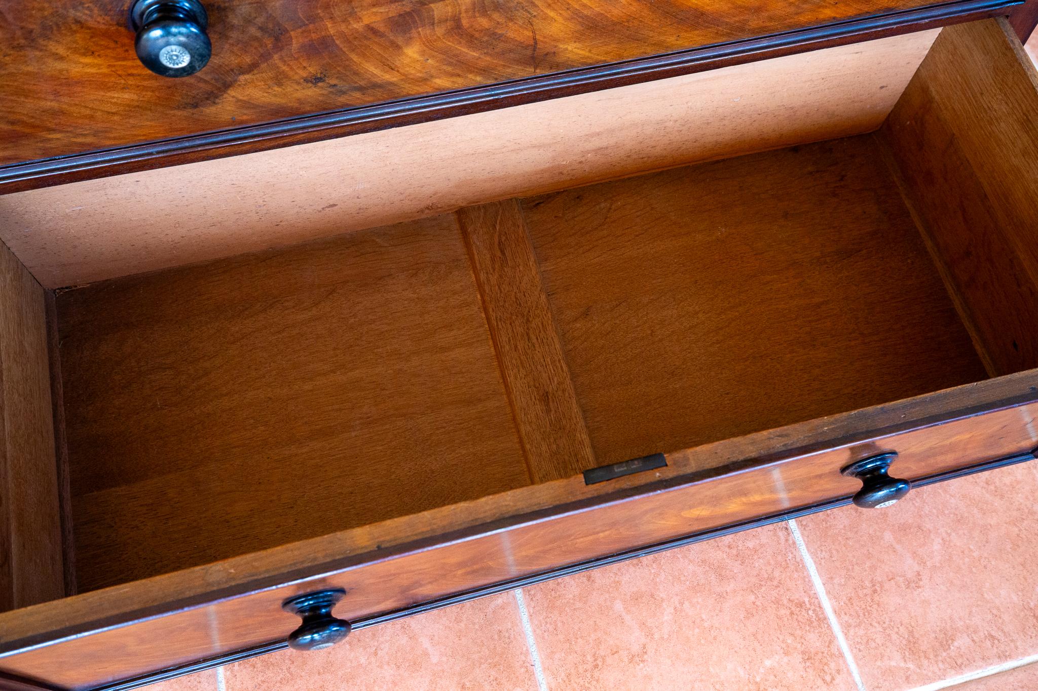 Rare Fine Tall Chest Of Drawers Flame Mahogany 19th Century Victorian 7 Drawers For Sale 2