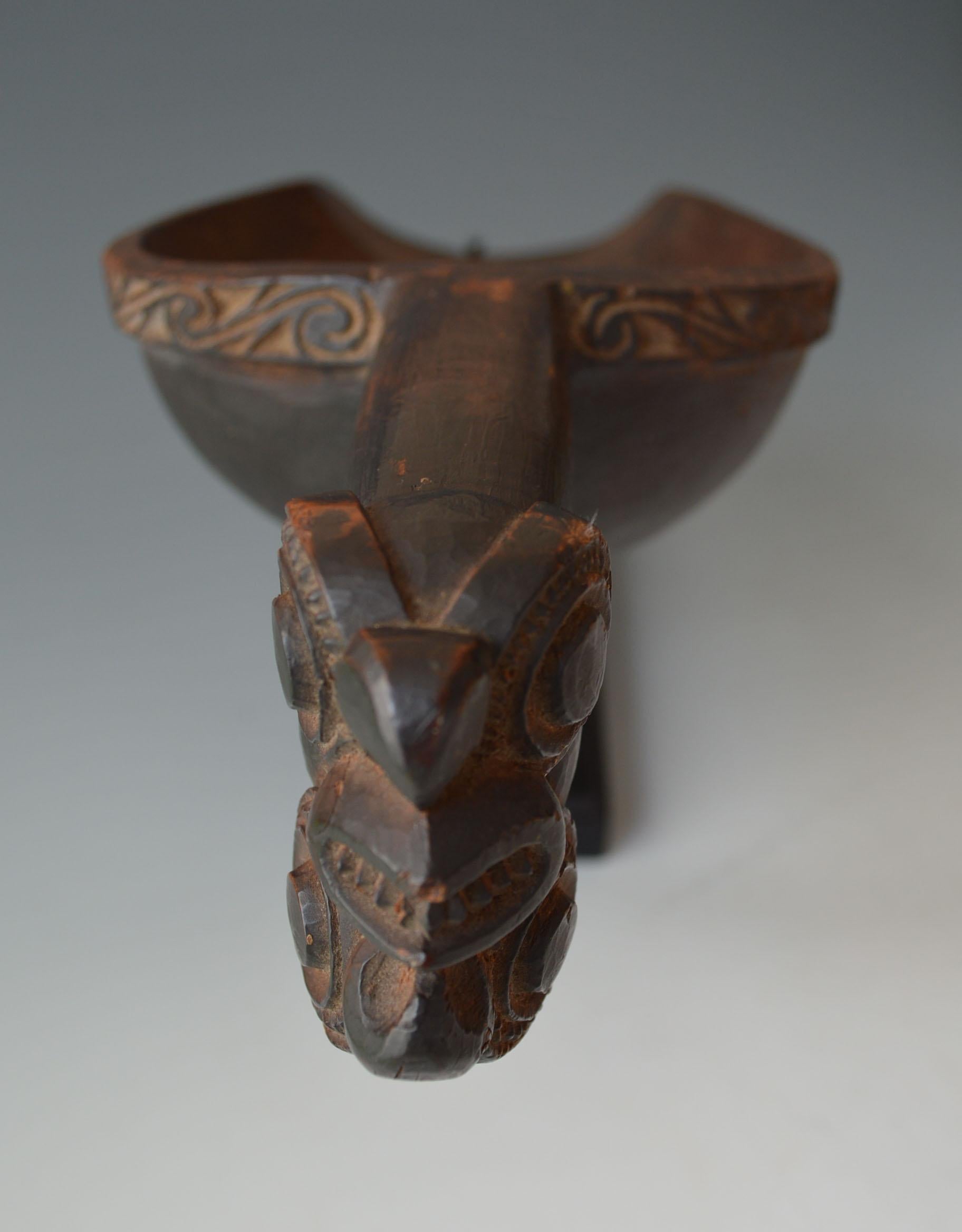 Rare Finely Carved Maori Canoe Bailer Oceanic Polynesian tribal  Art For Sale 4