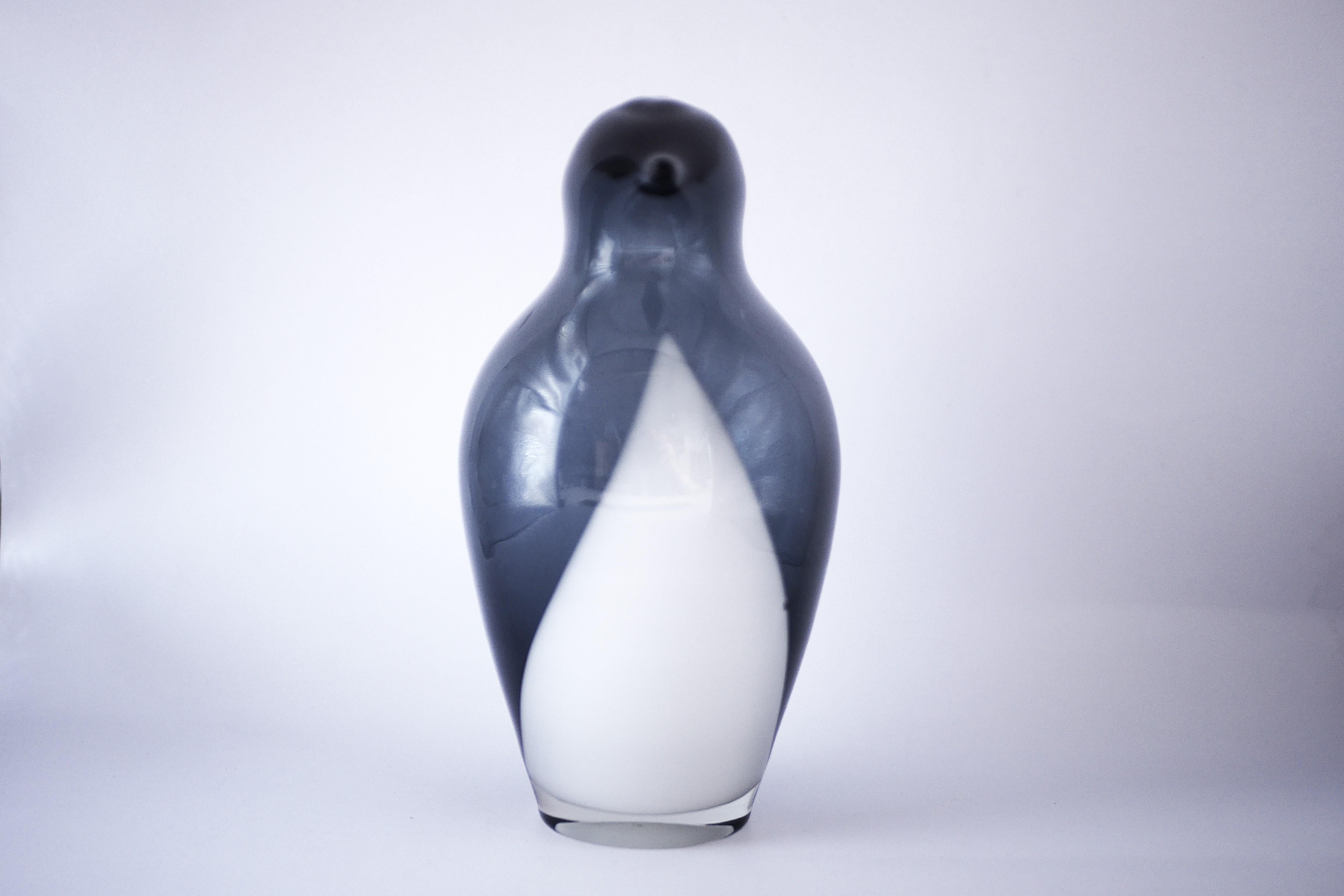 Rare objet en verre d'art finlandais. Sakari Pykälä penguin pour Riihimäen lasi en vente 1
