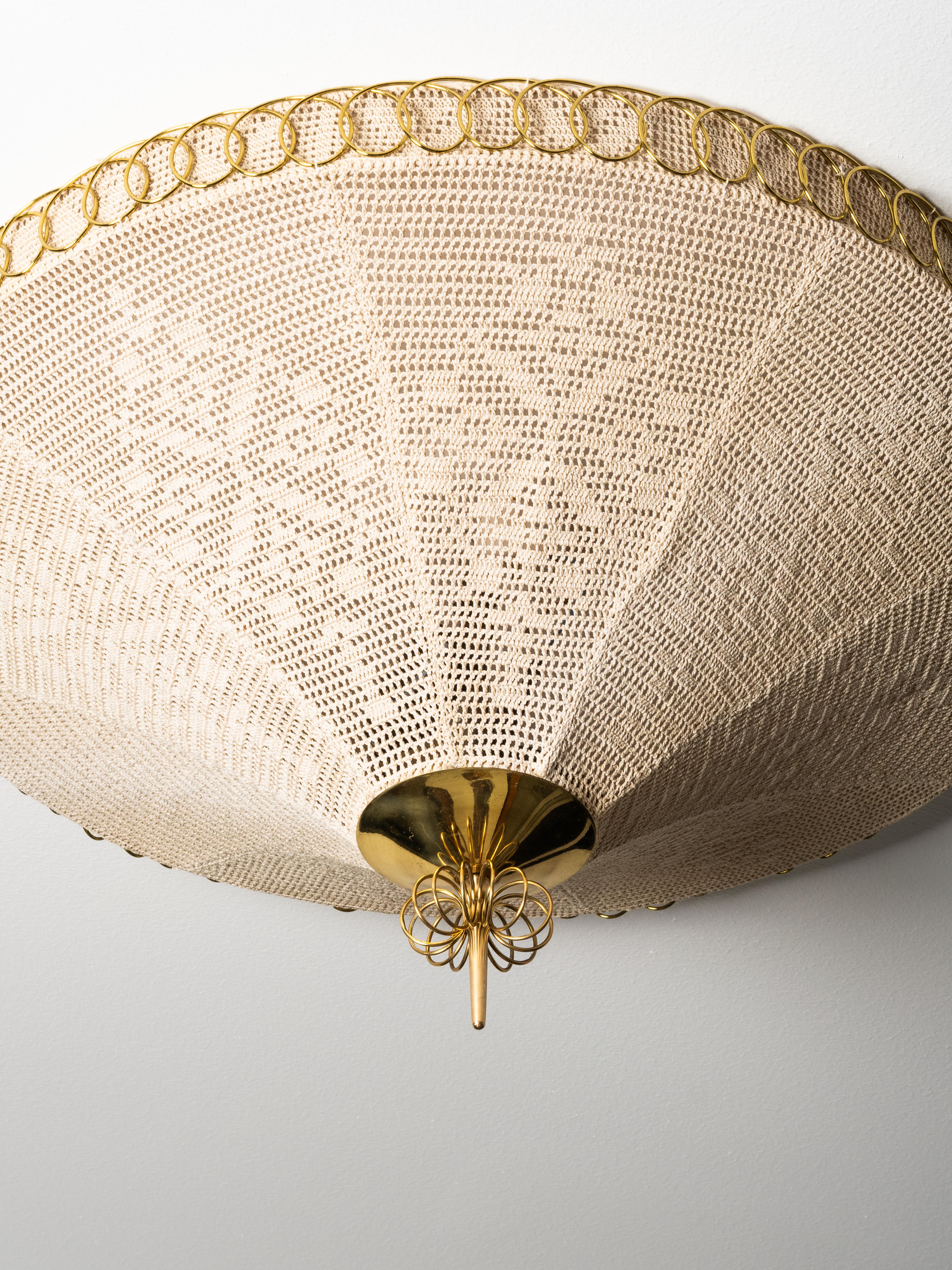 Seltene finnische Unterputzdose aus Messing und karelischer Stickerei, 1950er Jahre (Finnisch) im Angebot