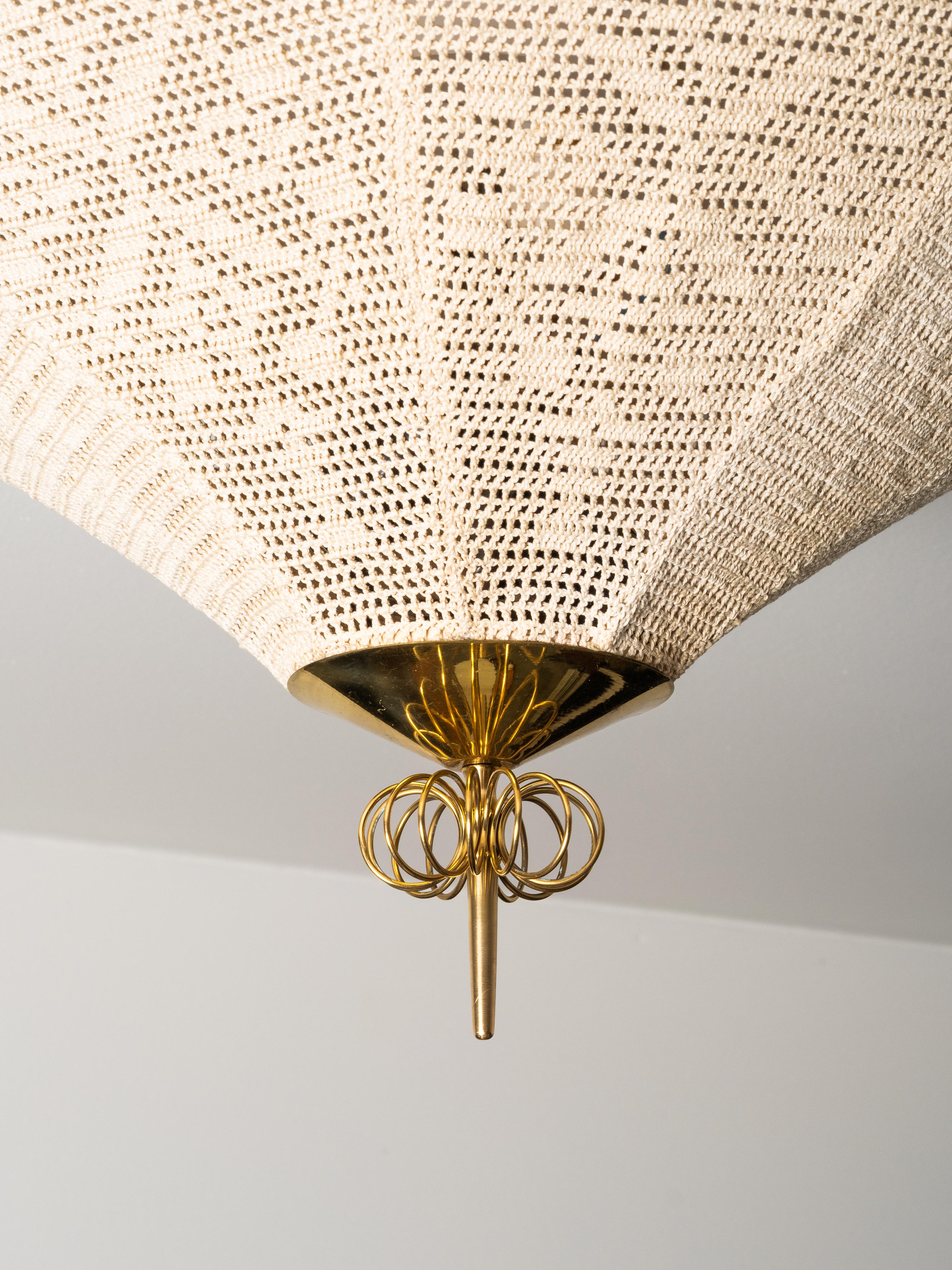 Seltene finnische Unterputzdose aus Messing und karelischer Stickerei, 1950er Jahre im Angebot 2