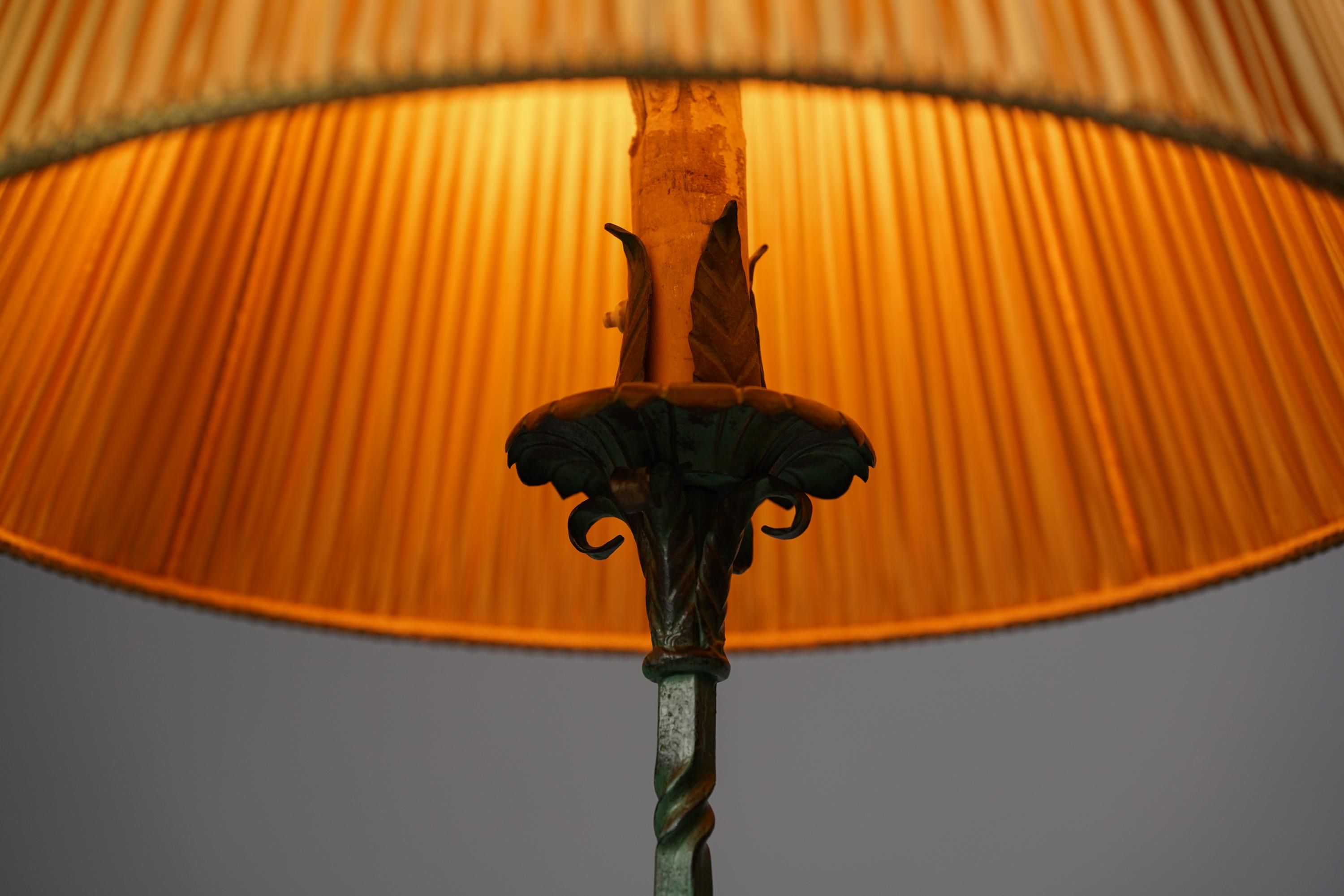 Tissu Rare lampadaire finlandais en fer Modèle 811 A de Taidetakomo Hakkarainen, début des années 1900 en vente