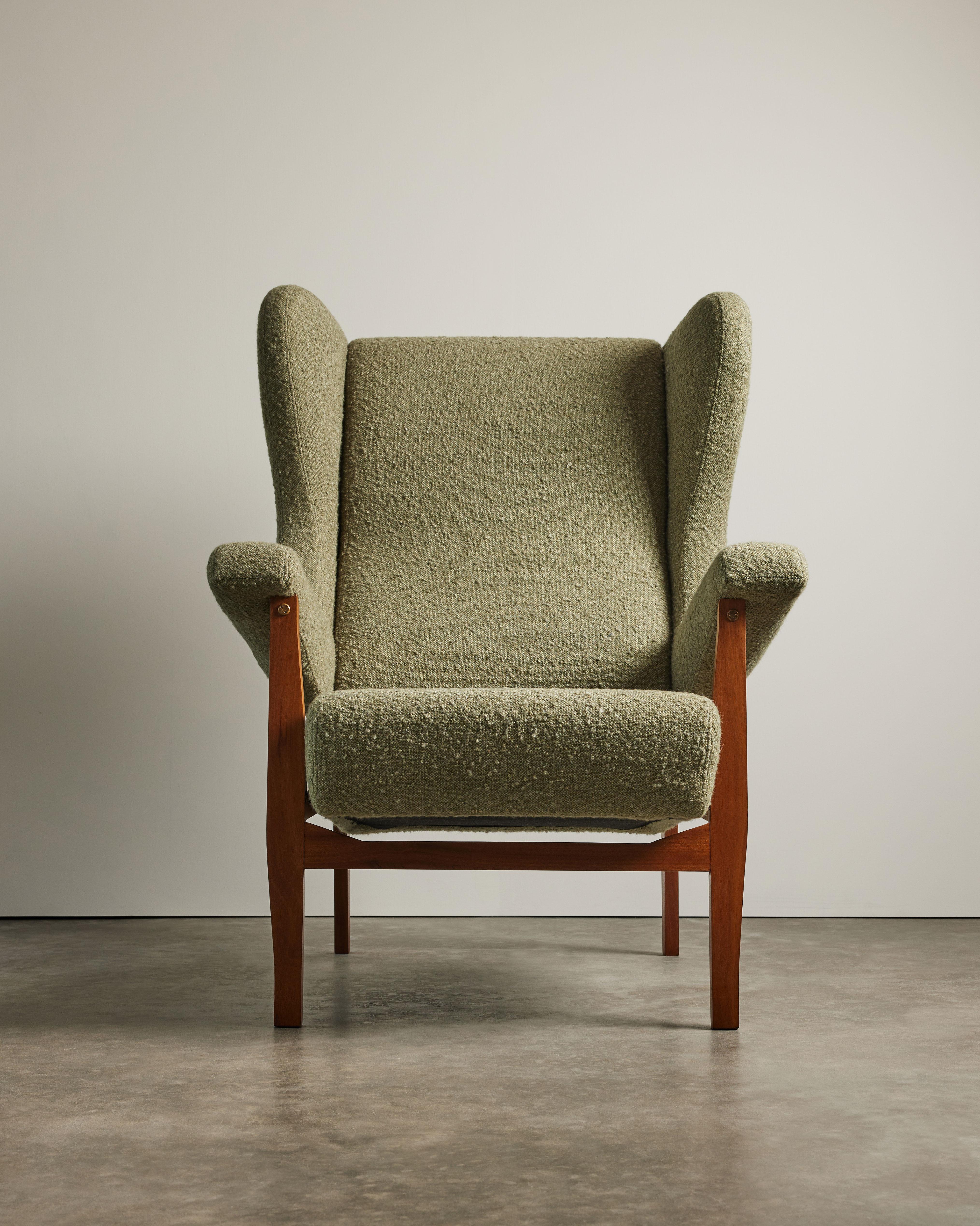 El Sillón Fiorenza se diseñó originalmente para el propio apartamento de Franco Albini y pasó por varias iteraciones entre 1952 y 1967.

Esta silla, un ejemplo temprano, se fabricó con una base rectangular durante un periodo muy limitado, a