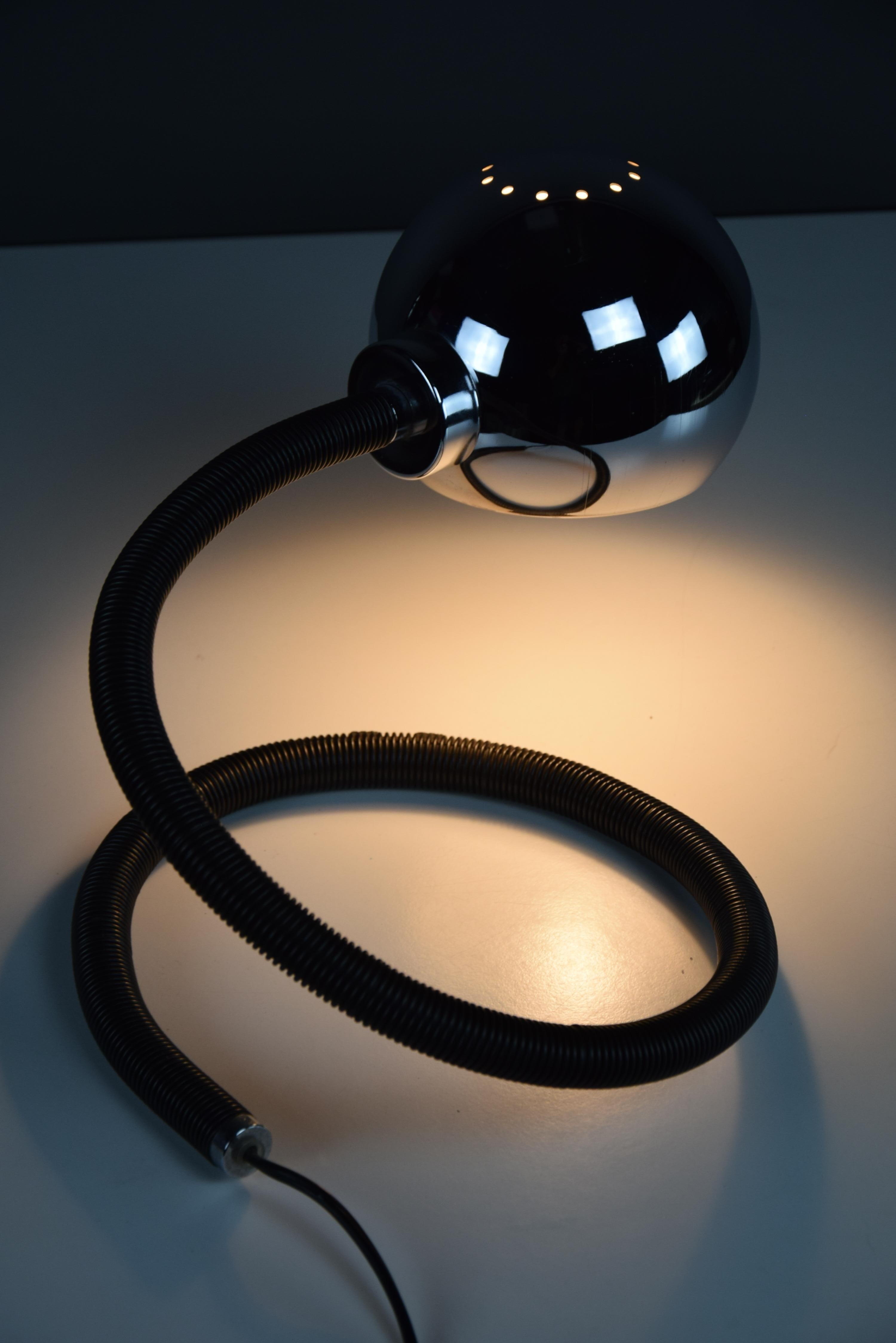 Rare première édition de la lampe de bureau flexible Hebi par Isao Hosoe pour Valenti, Italie en vente 5