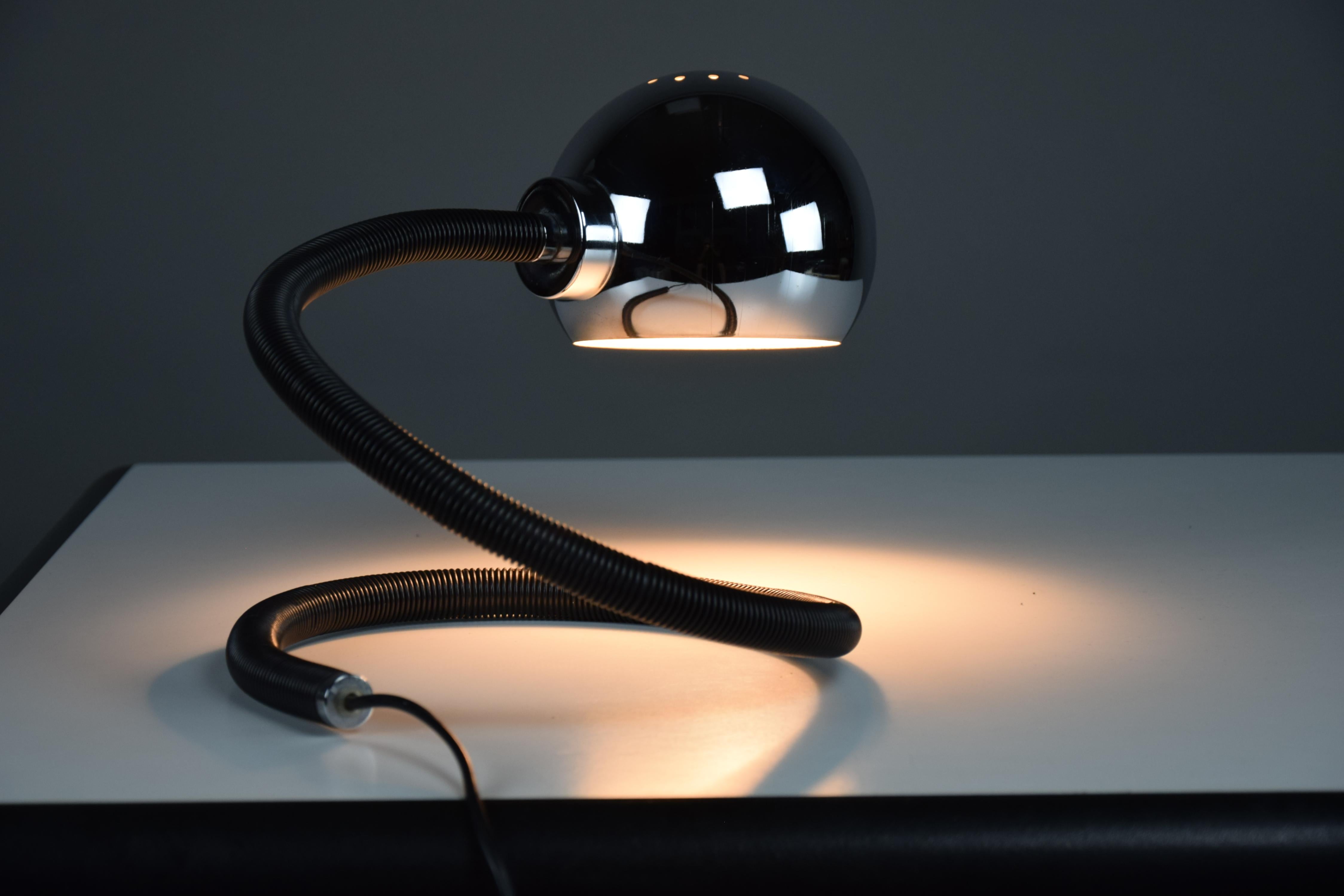 Rare première édition de la lampe de bureau flexible Hebi par Isao Hosoe pour Valenti, Italie en vente 6