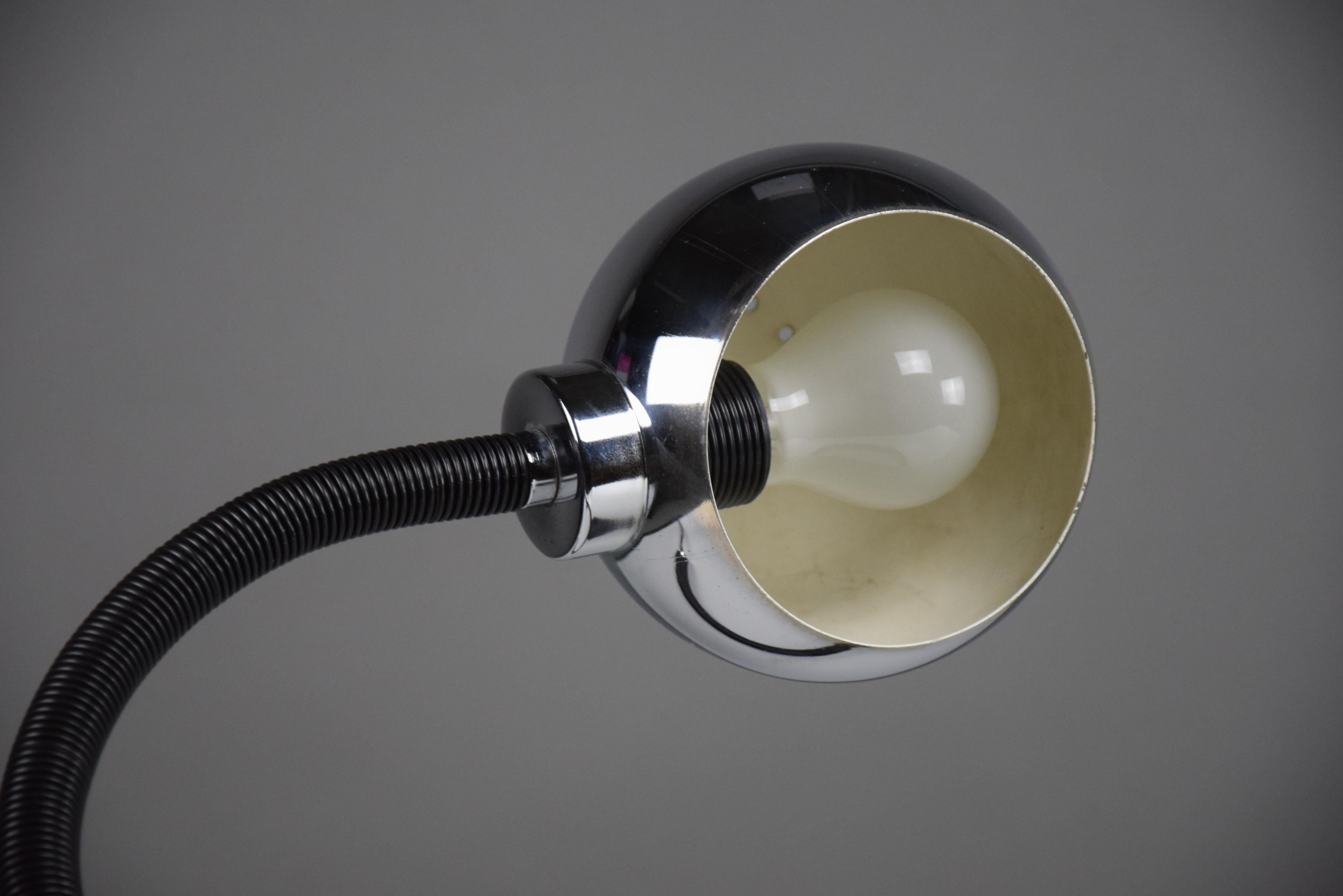 Métal Rare première édition de la lampe de bureau flexible Hebi par Isao Hosoe pour Valenti, Italie en vente