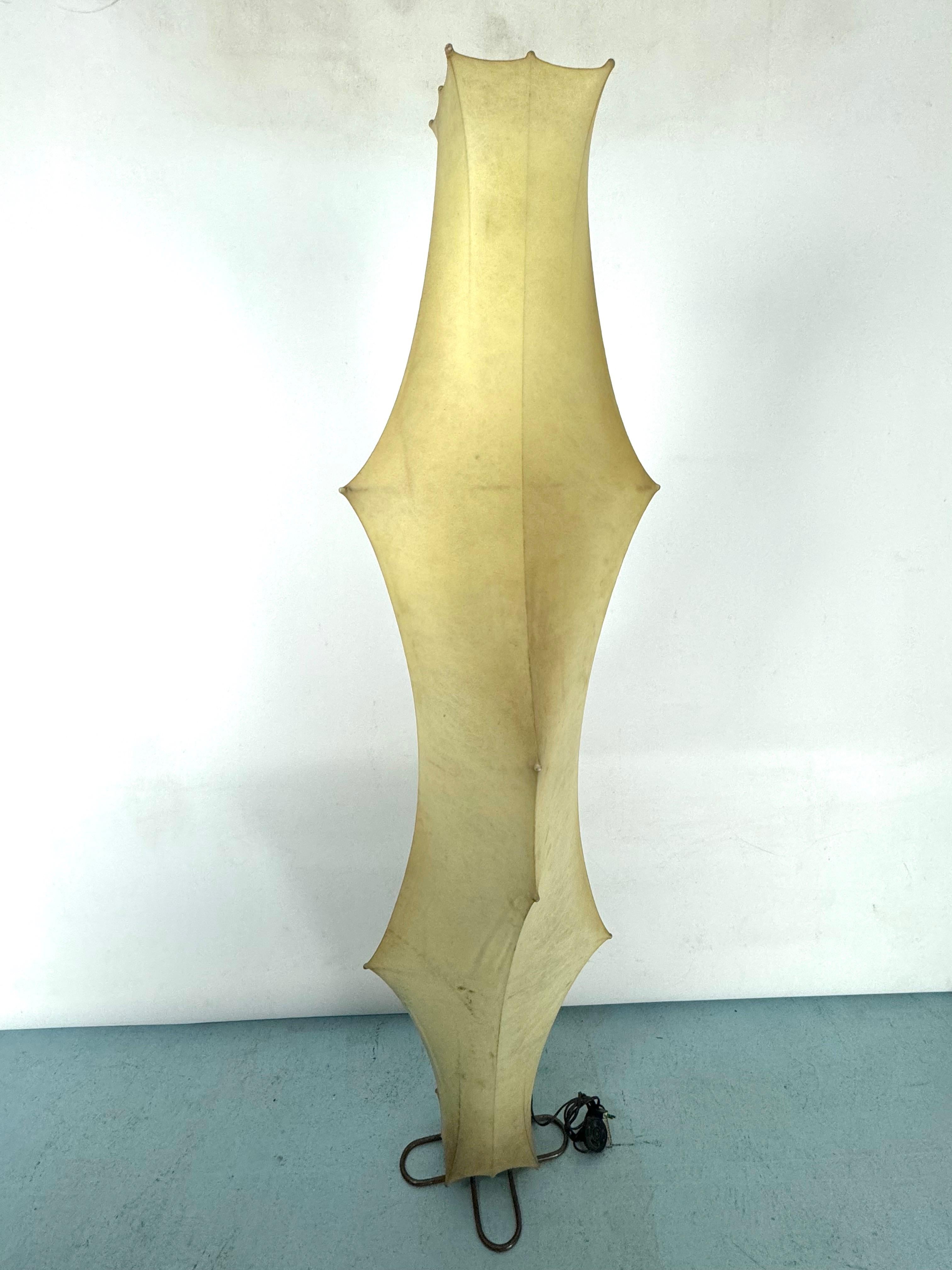 Rare first edition of Fantasma piccolo floor lamp by Tobia Scarpa for Flos. 1