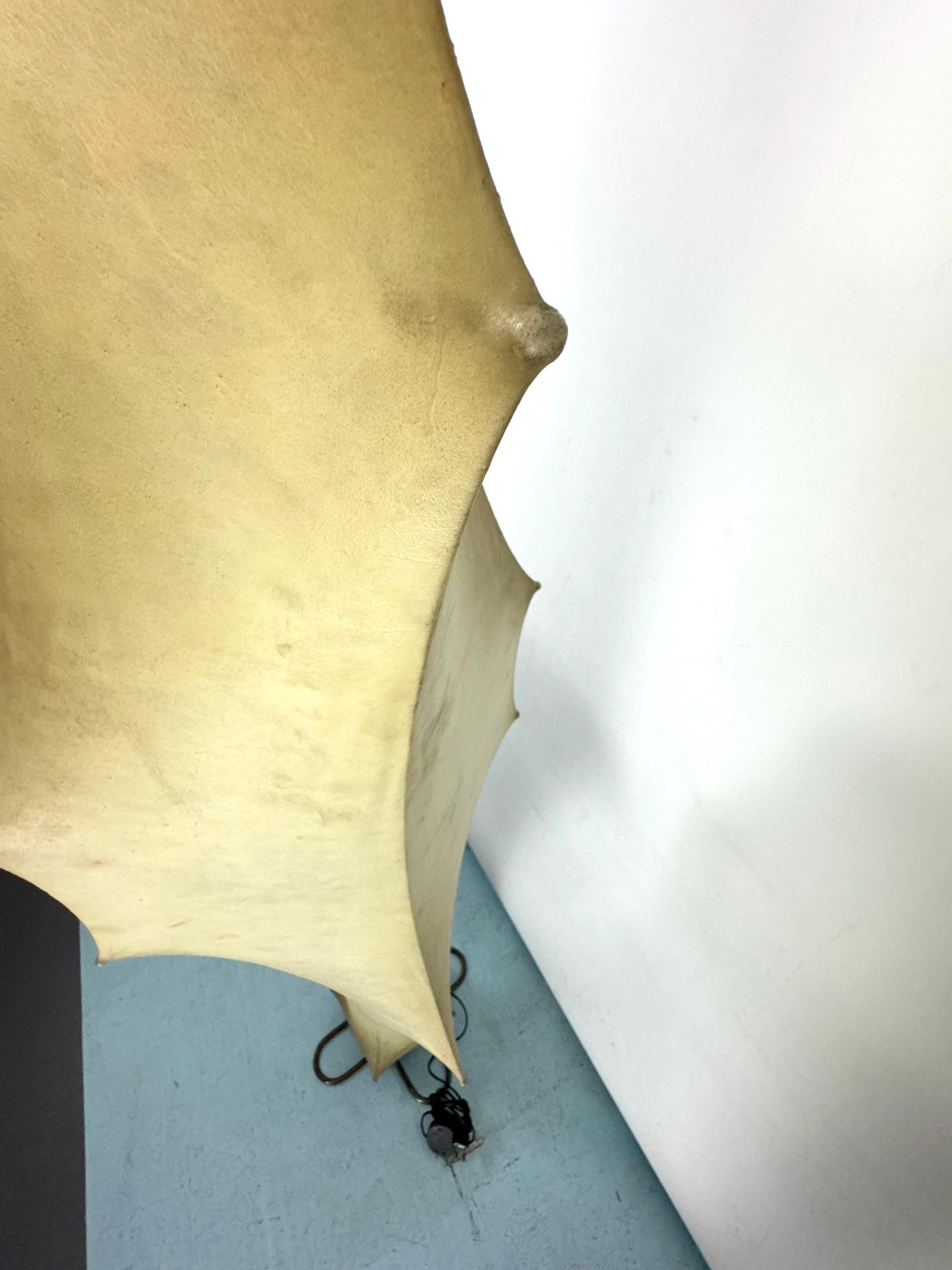 Rare first edition of Fantasma piccolo floor lamp by Tobia Scarpa for Flos. 3