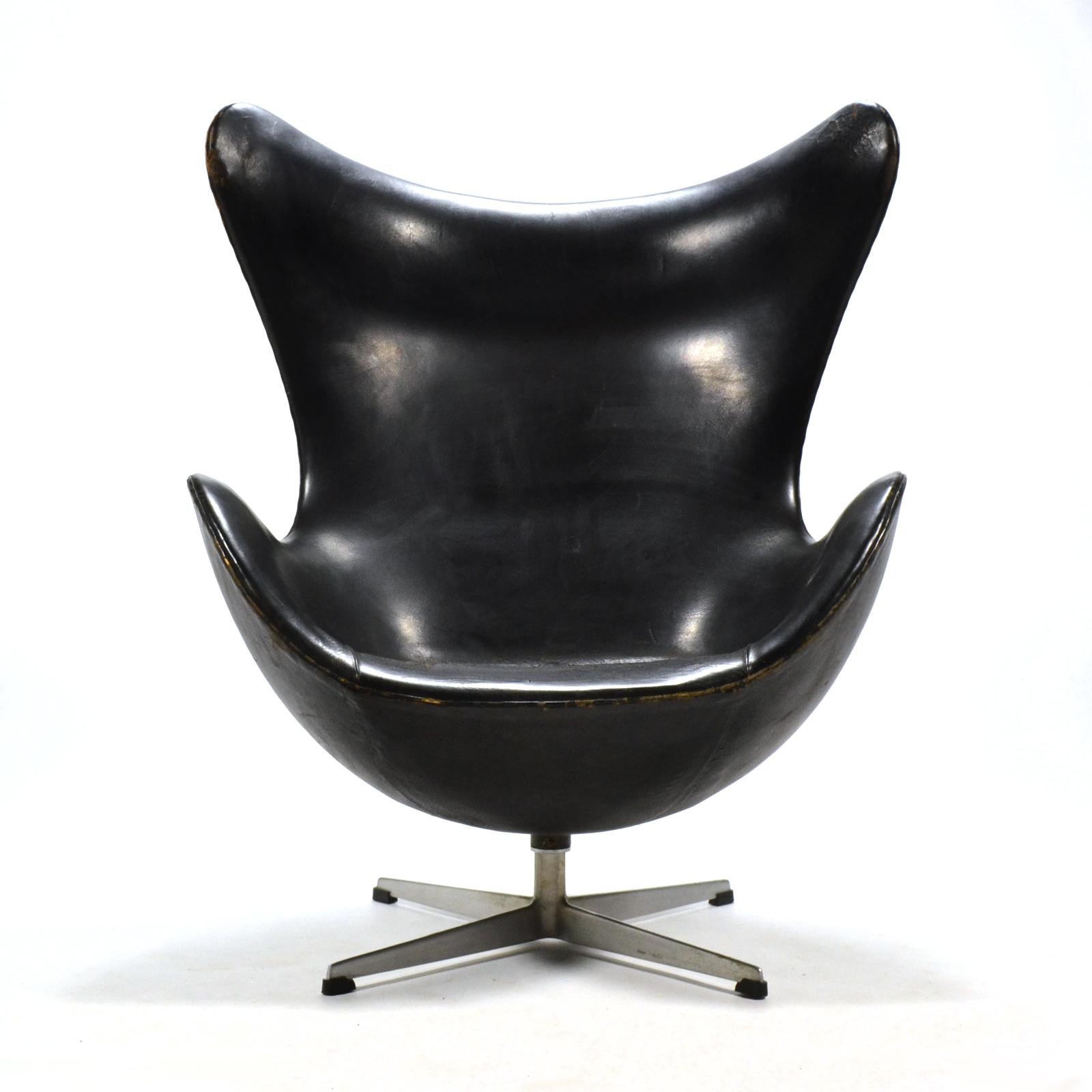 Seltener Eierstuhl der ersten Generation von Arne Jacobsen (Dänisch) im Angebot