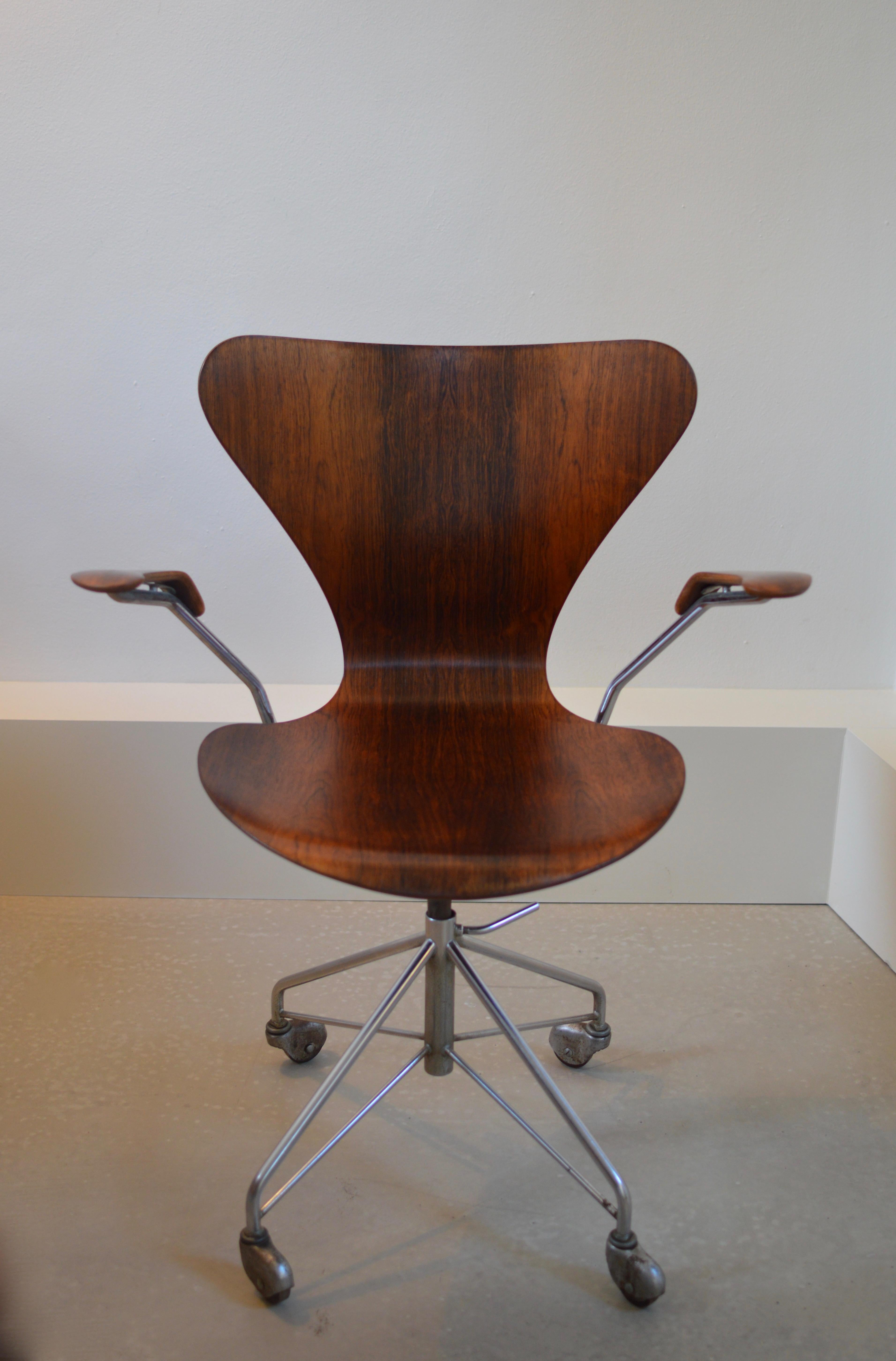 Rare First Production Series Rosewood Arne Jacobsen Desk Chair 3