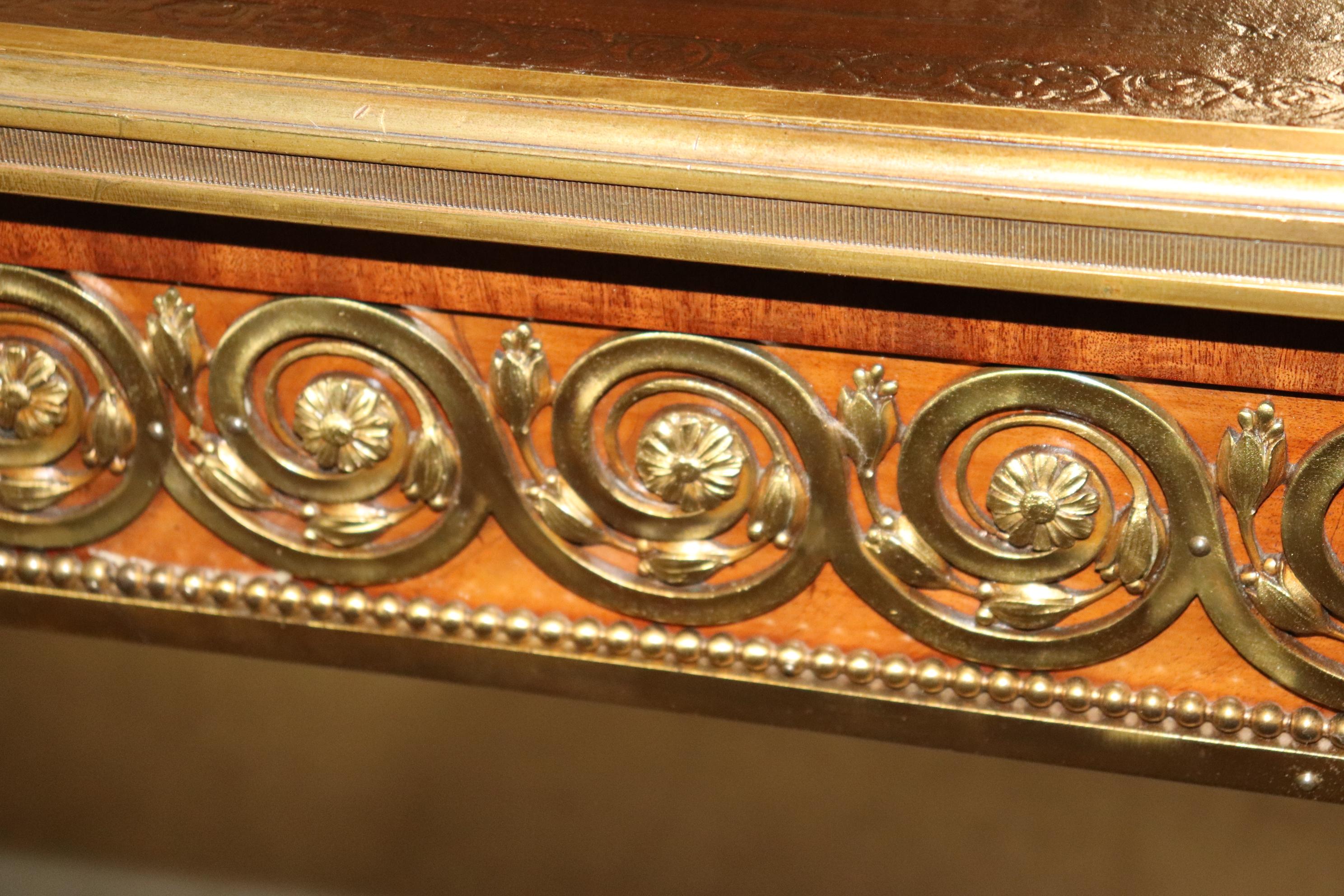 Seltener Francois Linke-Schreibtisch aus geflammtem Mahagoni mit Bronzebeschlägen und Lederplatte  im Angebot 5