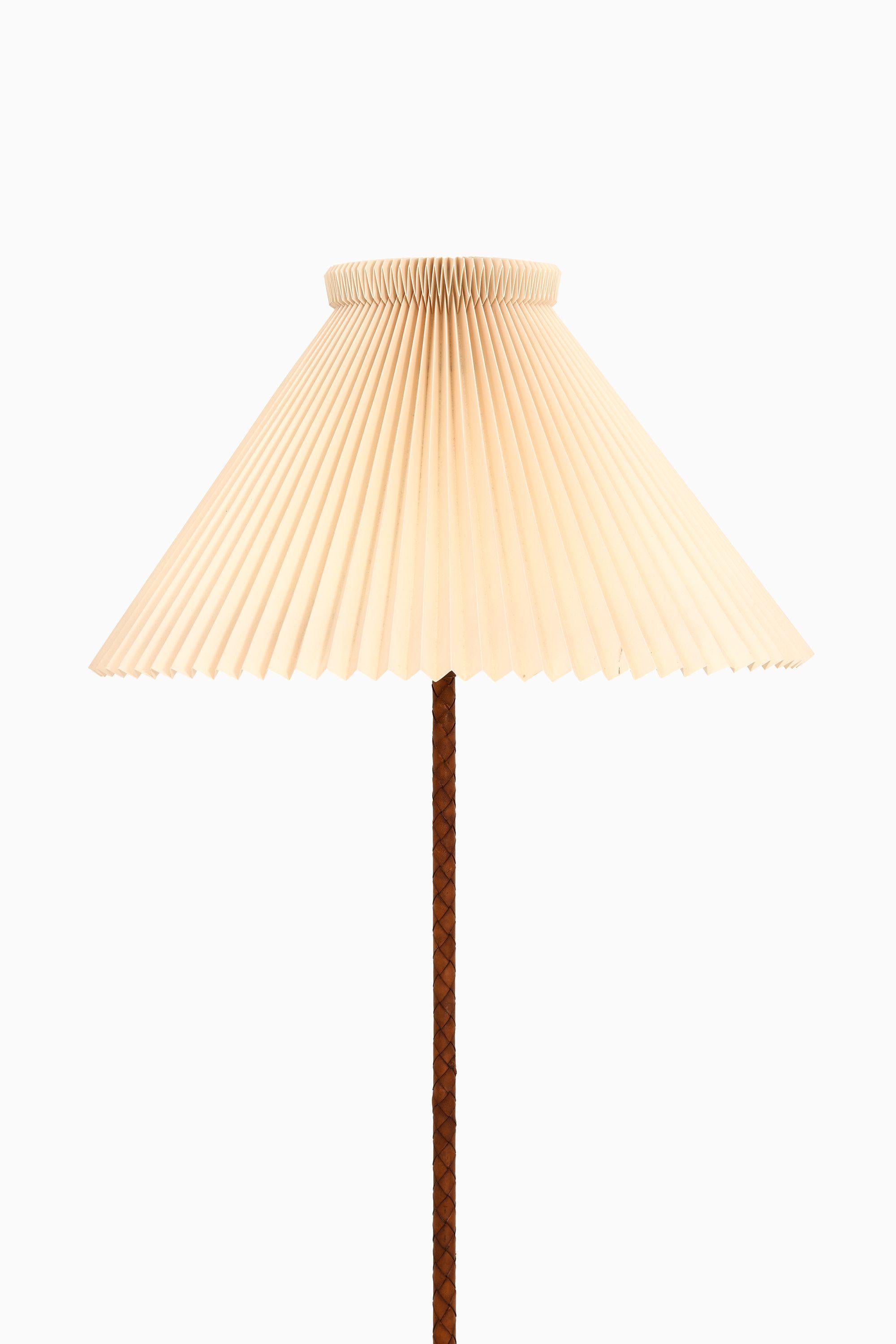 Rare Floor Lamp, Brass and Braided Leather, 1950's

Additional Information:
Material: Brass and braided leather
Style: Mid century, Scandinavian
Produced in Denmark
Dimensions (W x D x H): 25 x 25 x 151 cm
Please Note: This floor lamp will be sold