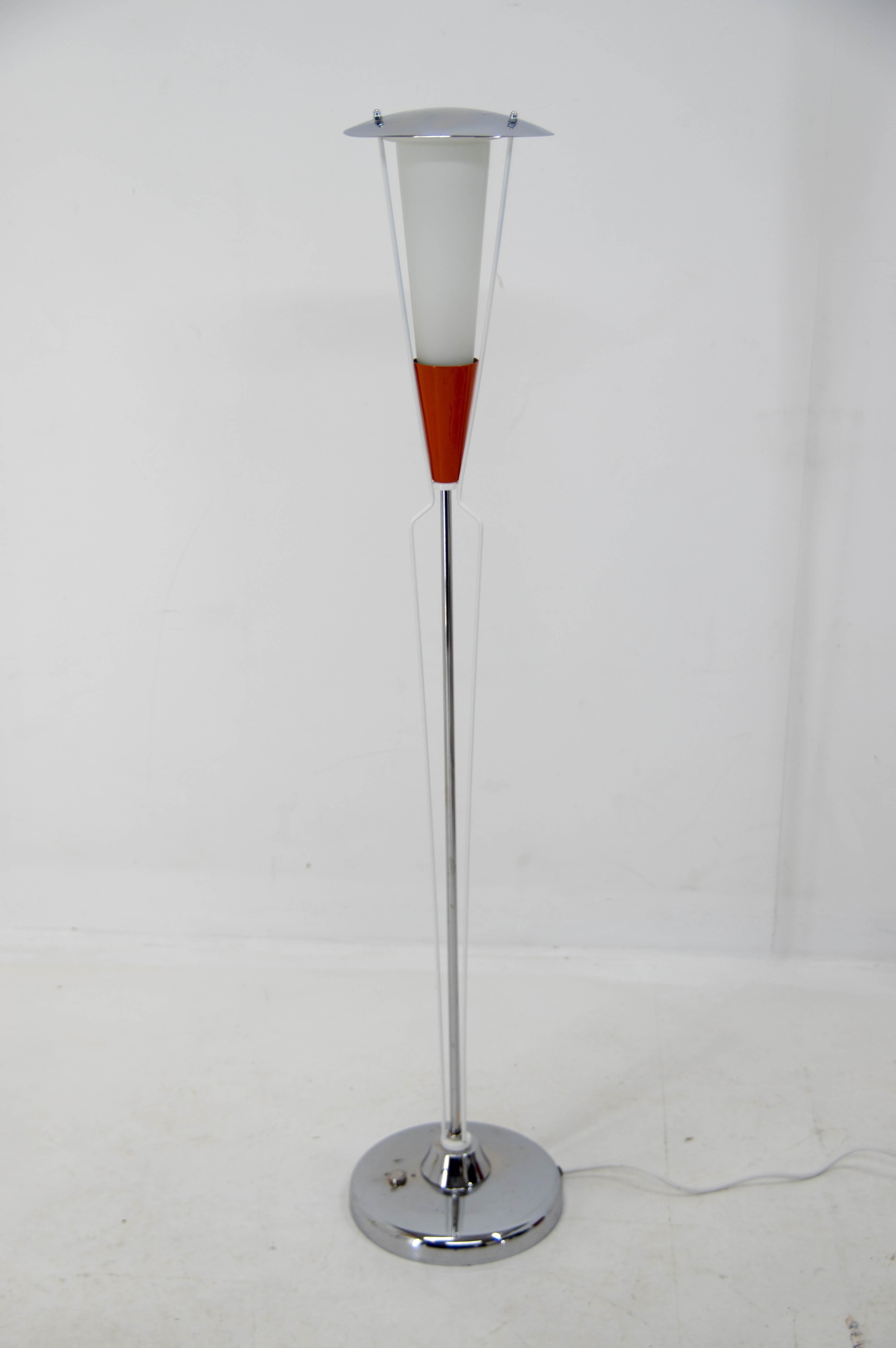 Very rare floor lamp made b DRUKOV in Czechoslovakia in 1960s
Restored: new orange and white lacquer.
Original chrome with little age patina polished.
Rewired: 1x60W, E25-E27 bulb
US plug adapter included.