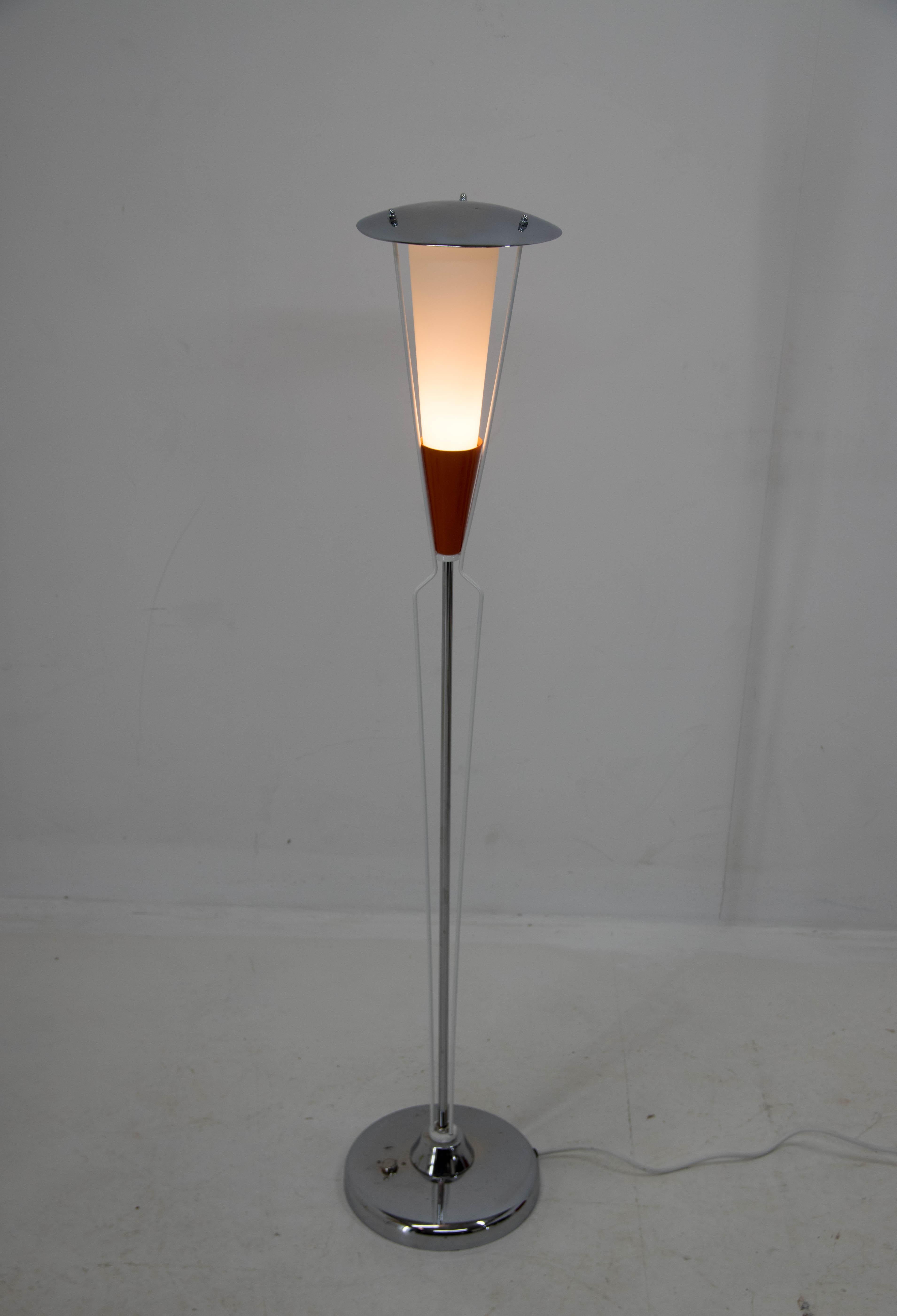 Tchèque Rare lampadaire de Drukov, Tchécoslovaquie, années 1960 en vente