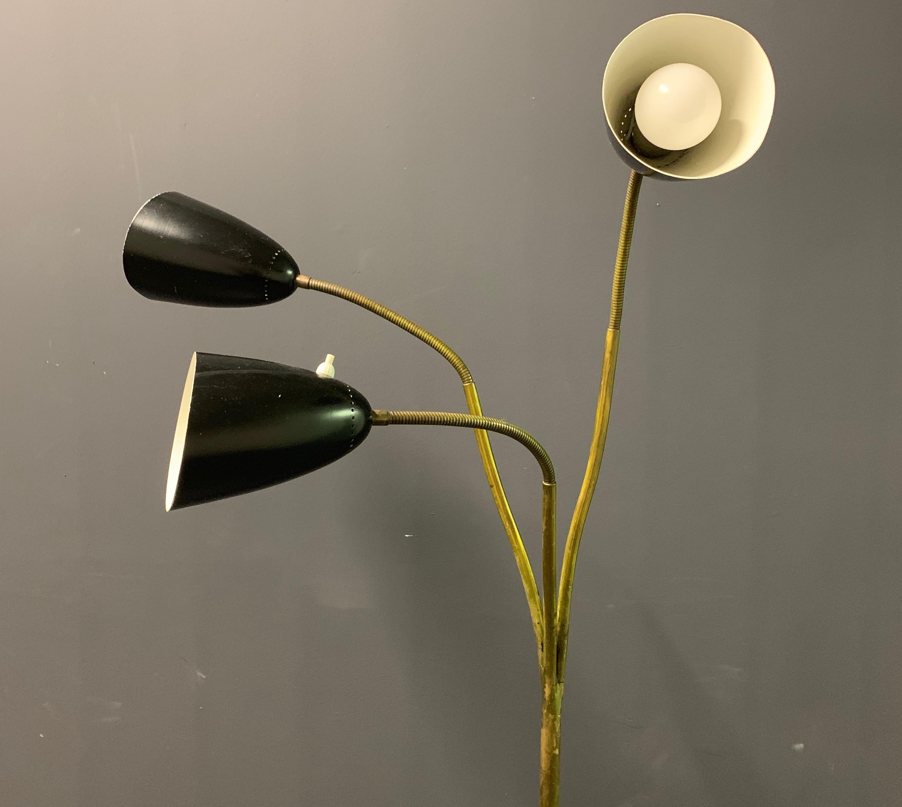 Seltene Stehlampe von Giuseppe Ostuni für O-Luce (Metall) im Angebot