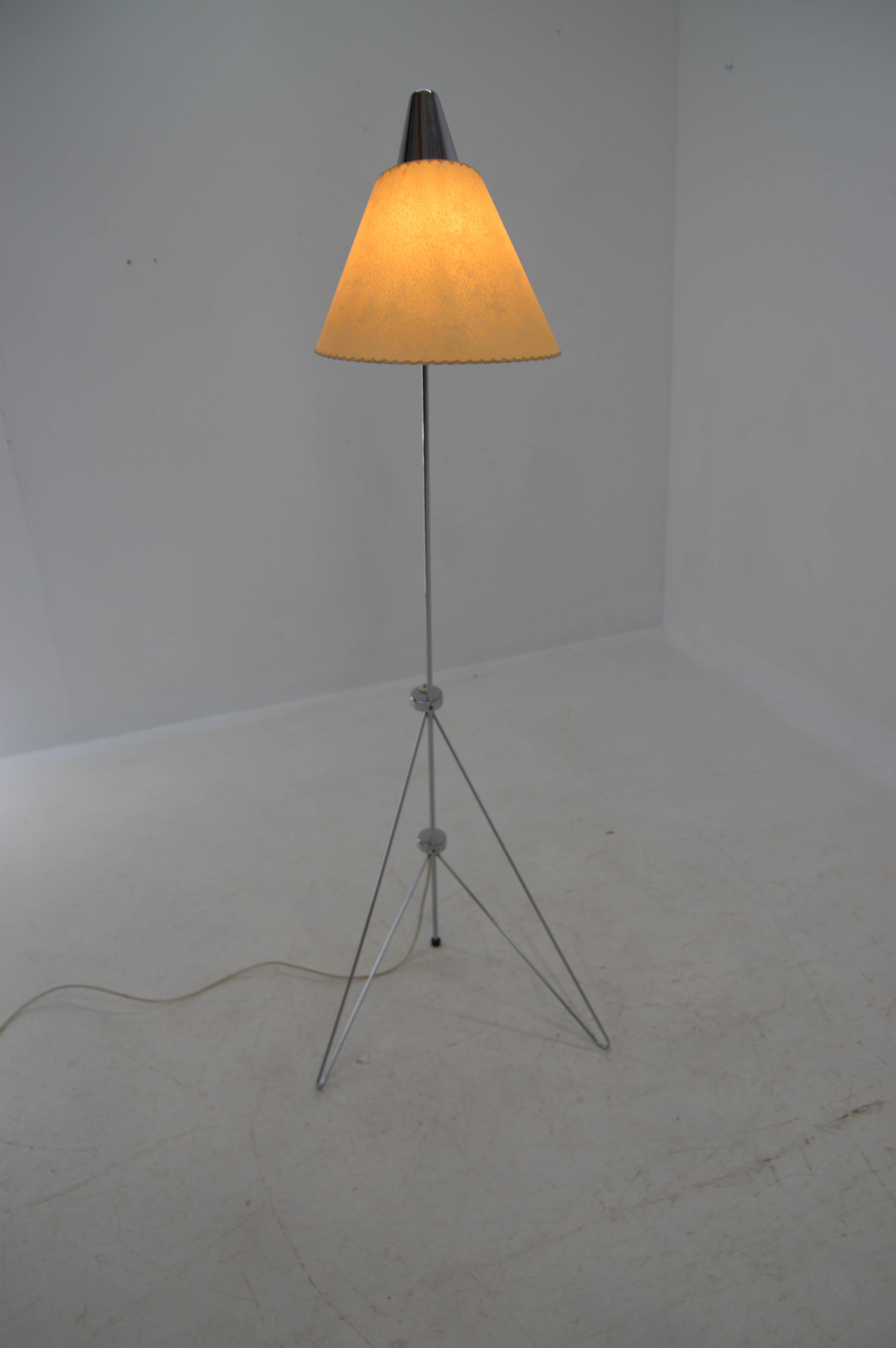 Rare Floor Lamp by Hurka for Napako, 1950s, Restored In Good Condition For Sale In Praha, CZ
