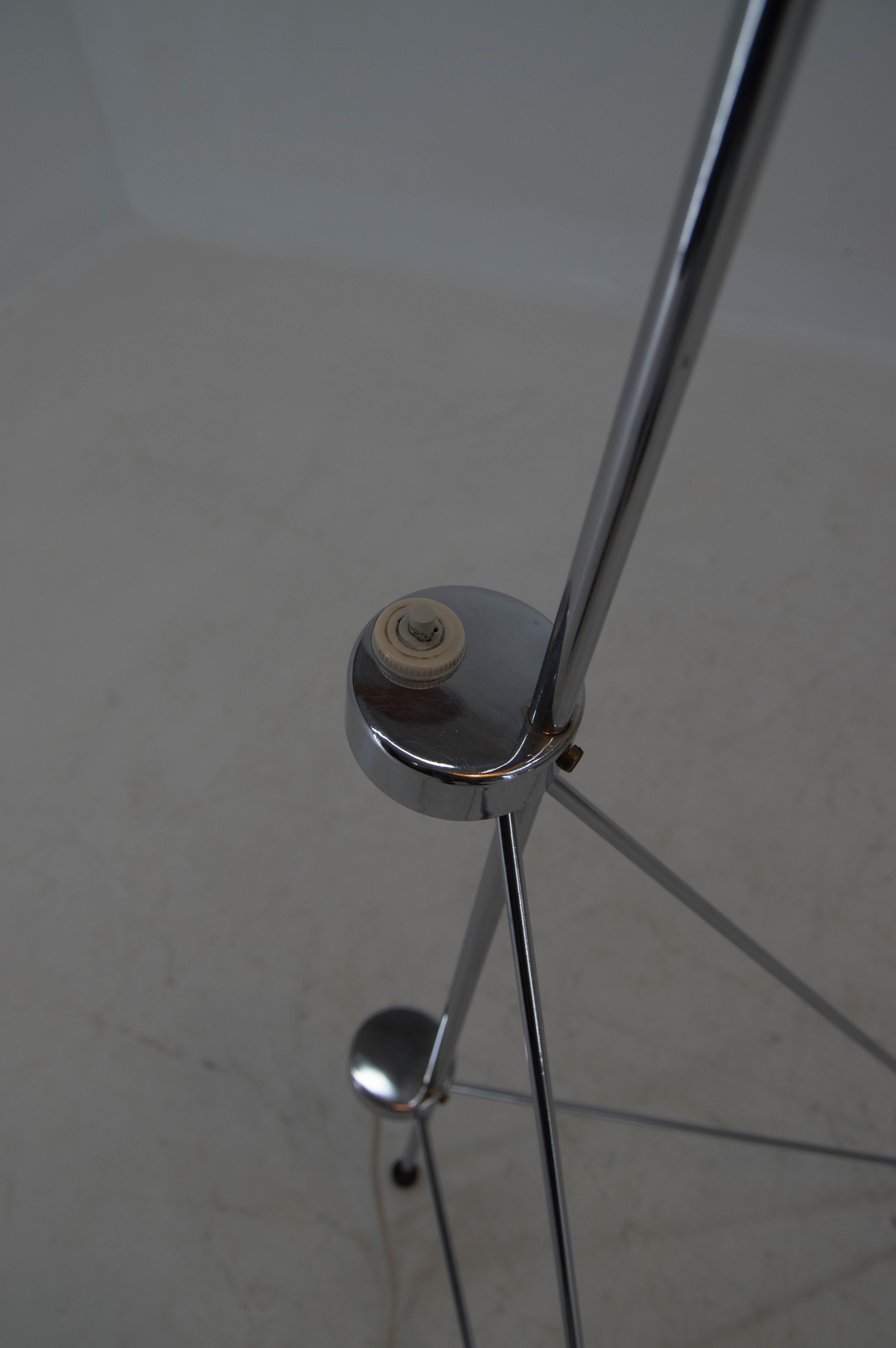 Rare lampadaire de Hurka pour Napako, années 1950, restauré en vente 1