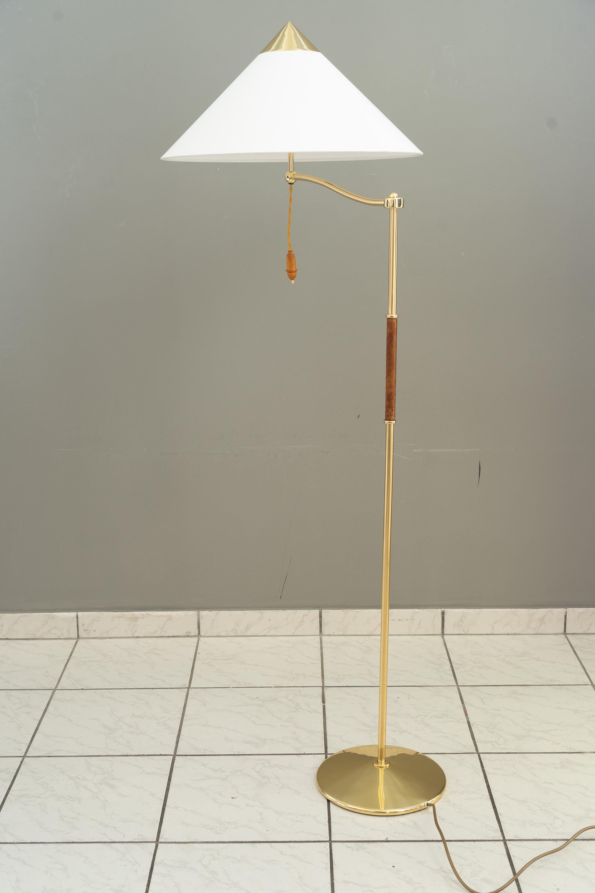 Rare Floor lamp by josef Frank for J.T.Kalmar around 1950s
Brass polished and stove enamelled
The fabric shade is replaced ( new )
Rewired ( new ).