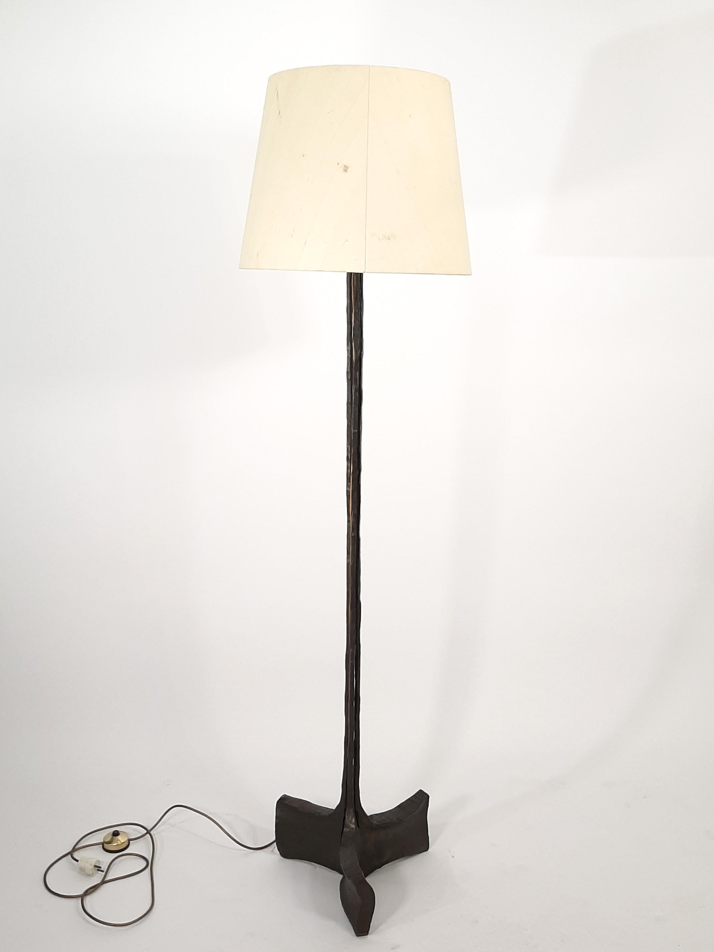 Rare Floor lamp by Lothar Klute, a certificate of authenticity issued by the Klute family is also attached. The height at the level of the bulbs is adjustable by an ingenious system. Original condition , shade and wired. 