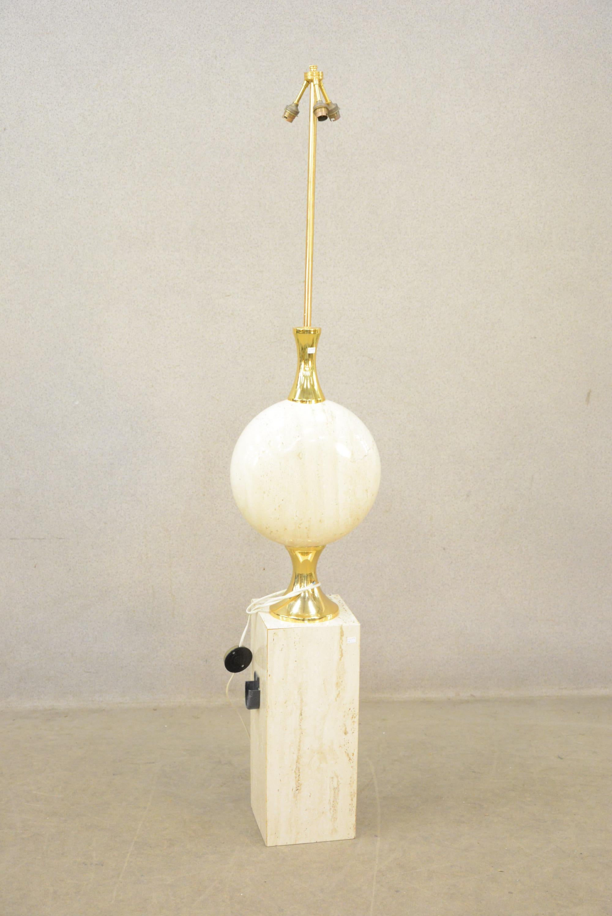 Rare lampadaire en superbe travertin de Philippe Barbier, vers 1960.