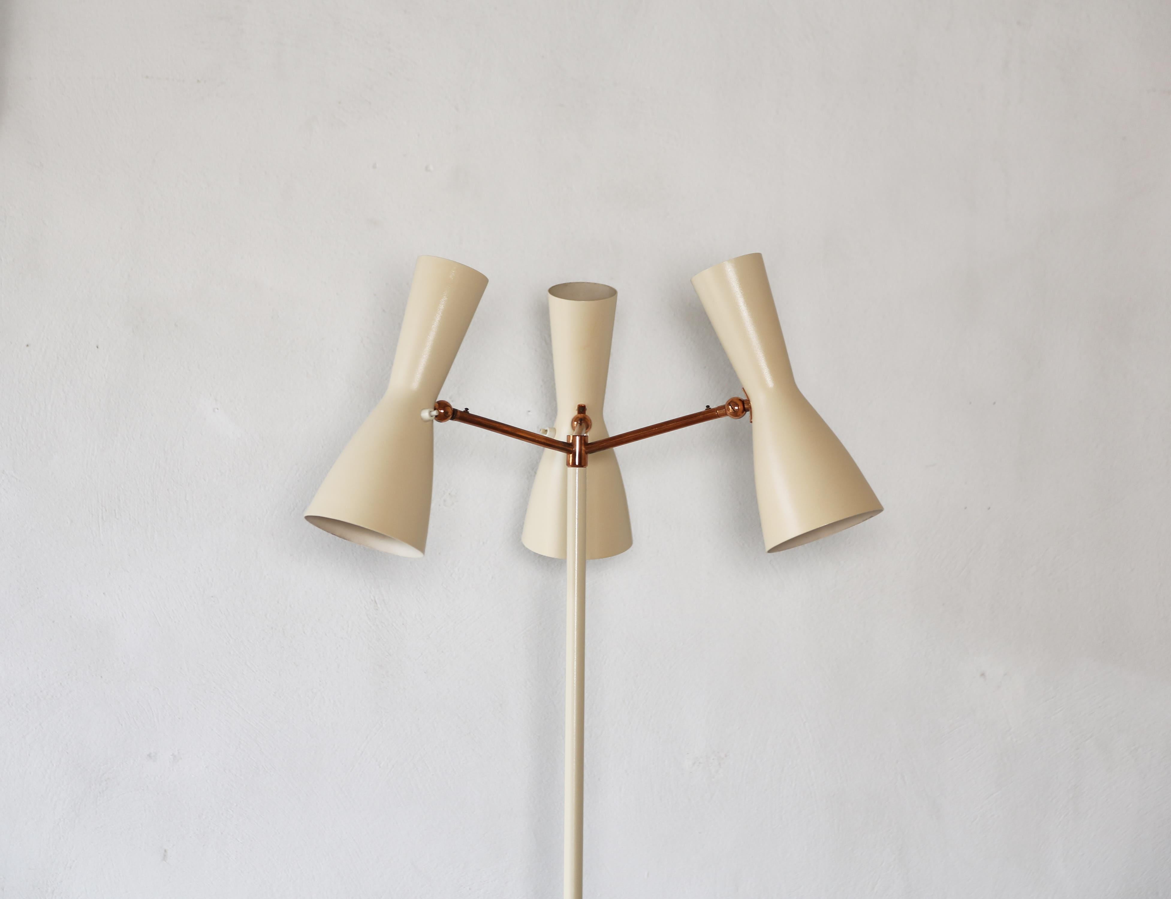 Rara lámpara de pie, Lumen, Italia, años 60 en venta 3