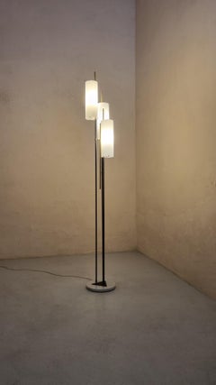 Seltene Stehlampe hergestellt von Stilnovo Italien 1960er Jahre Marmor, Messing, Metall.