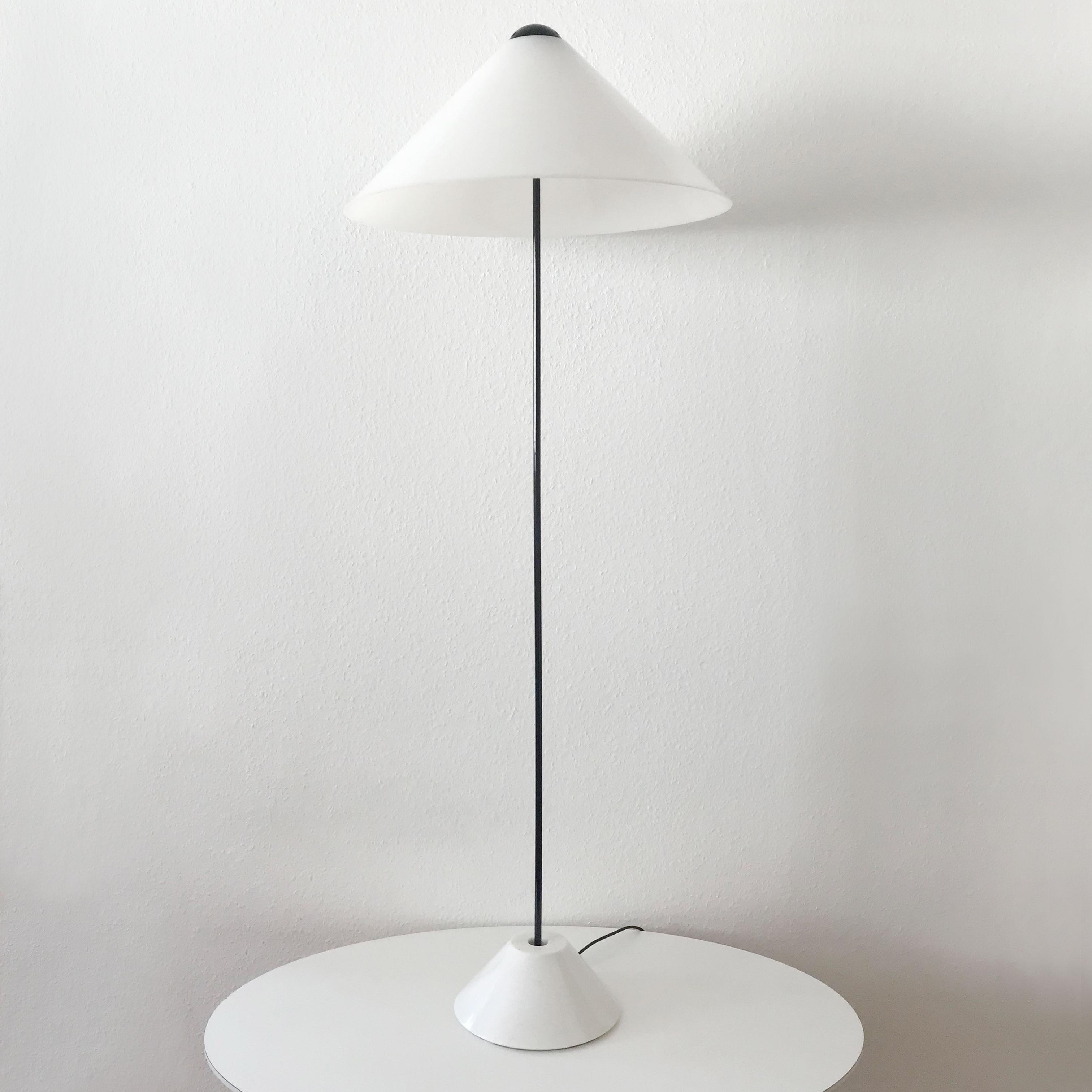 Rare lampadaire Snow de Vico Magistretti pour O-Luce, Italie, 1970 Bon état - En vente à Munich, DE