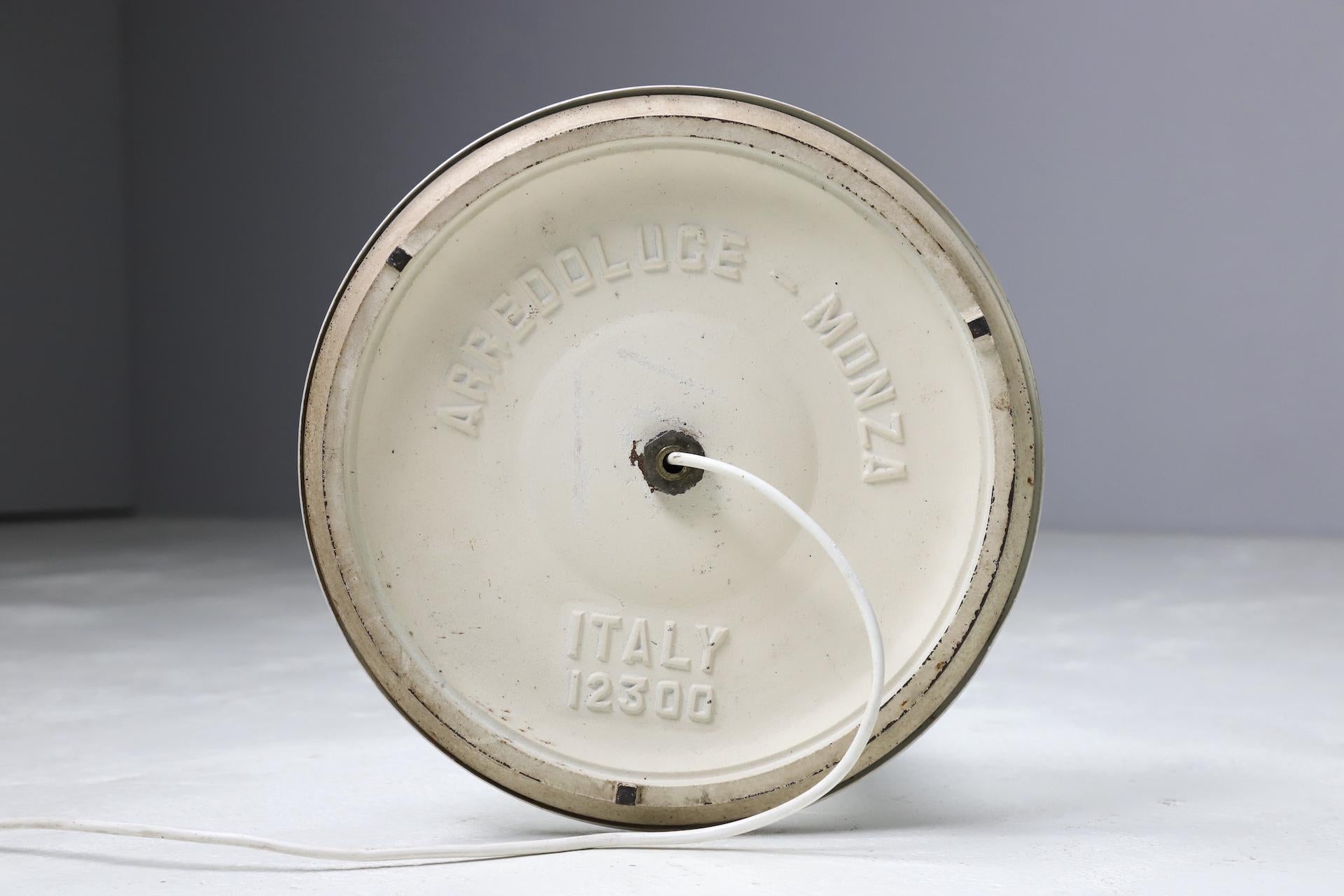 Seltene Stehlampe mit gehämmerten Messingblättern von Angelo Lelii für Arredoluce im Angebot 4