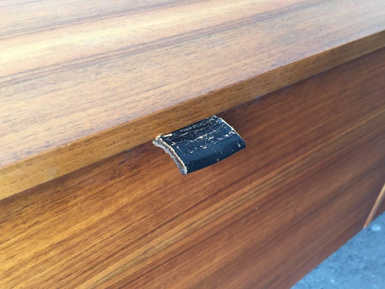 Rare Florence Knoll No. 121 Hanging Cabinet In Good Condition In Munich, DE