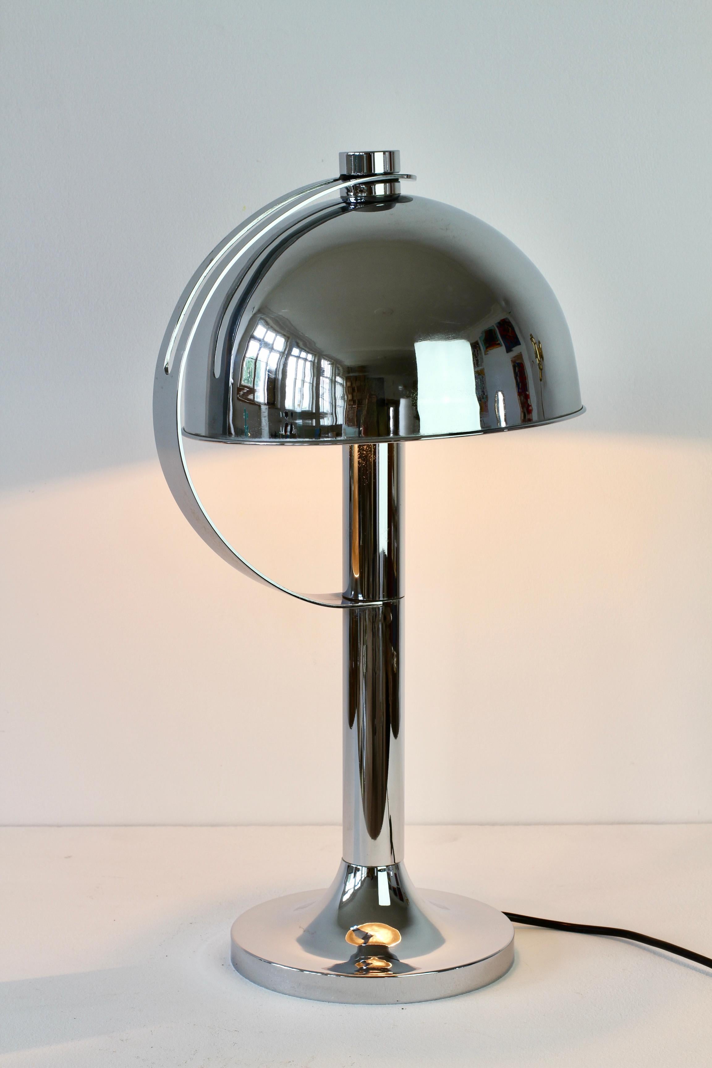 Seltene verstellbare Florian Schulz Mid-Century Vintage Modernistische verchromte Vintage-Tischlampe (Poliert) im Angebot