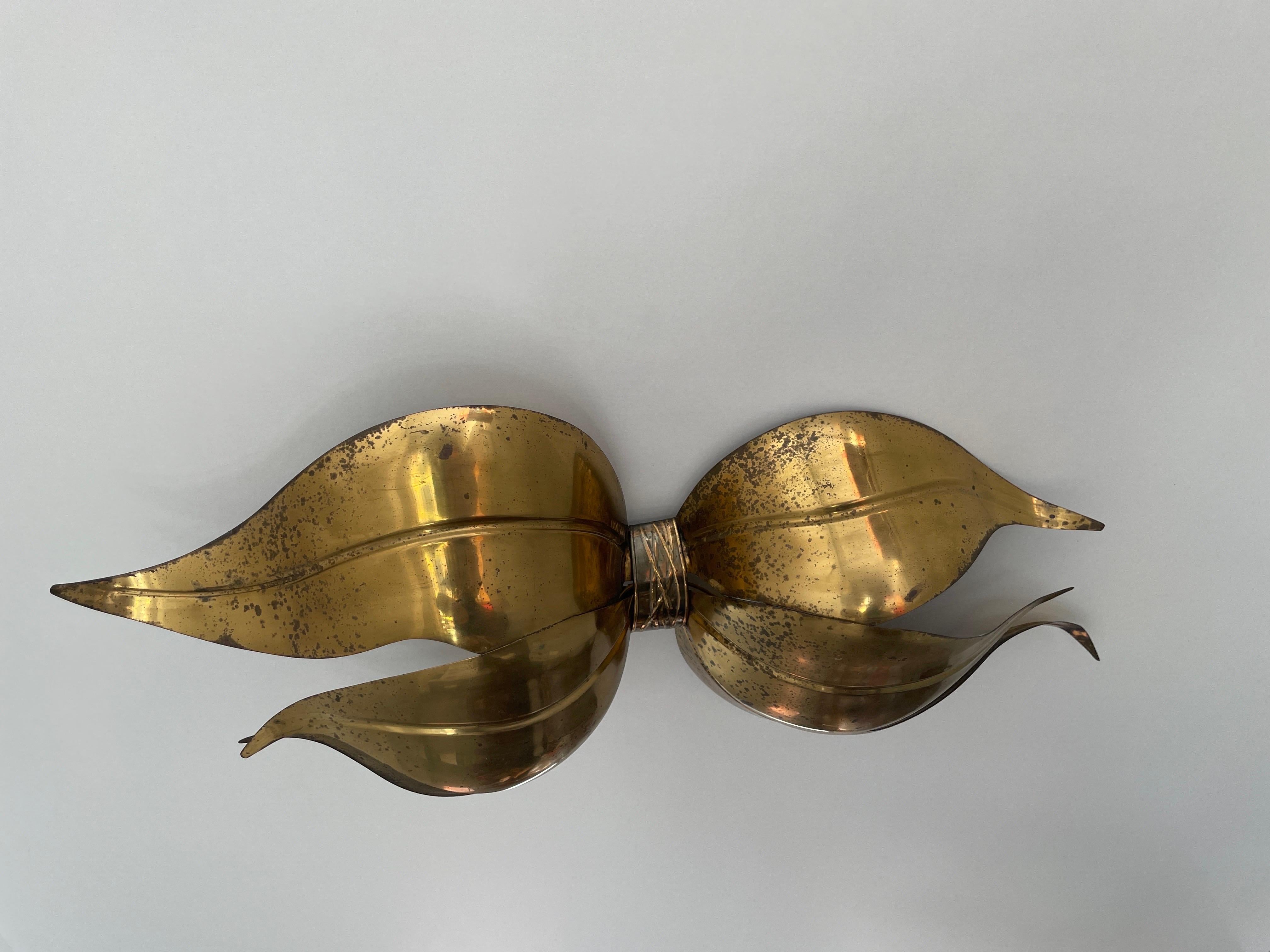 Mid-Century Modern Rare Flower Shaped Brass Wall Lamp, 1960s, Italy For Sale