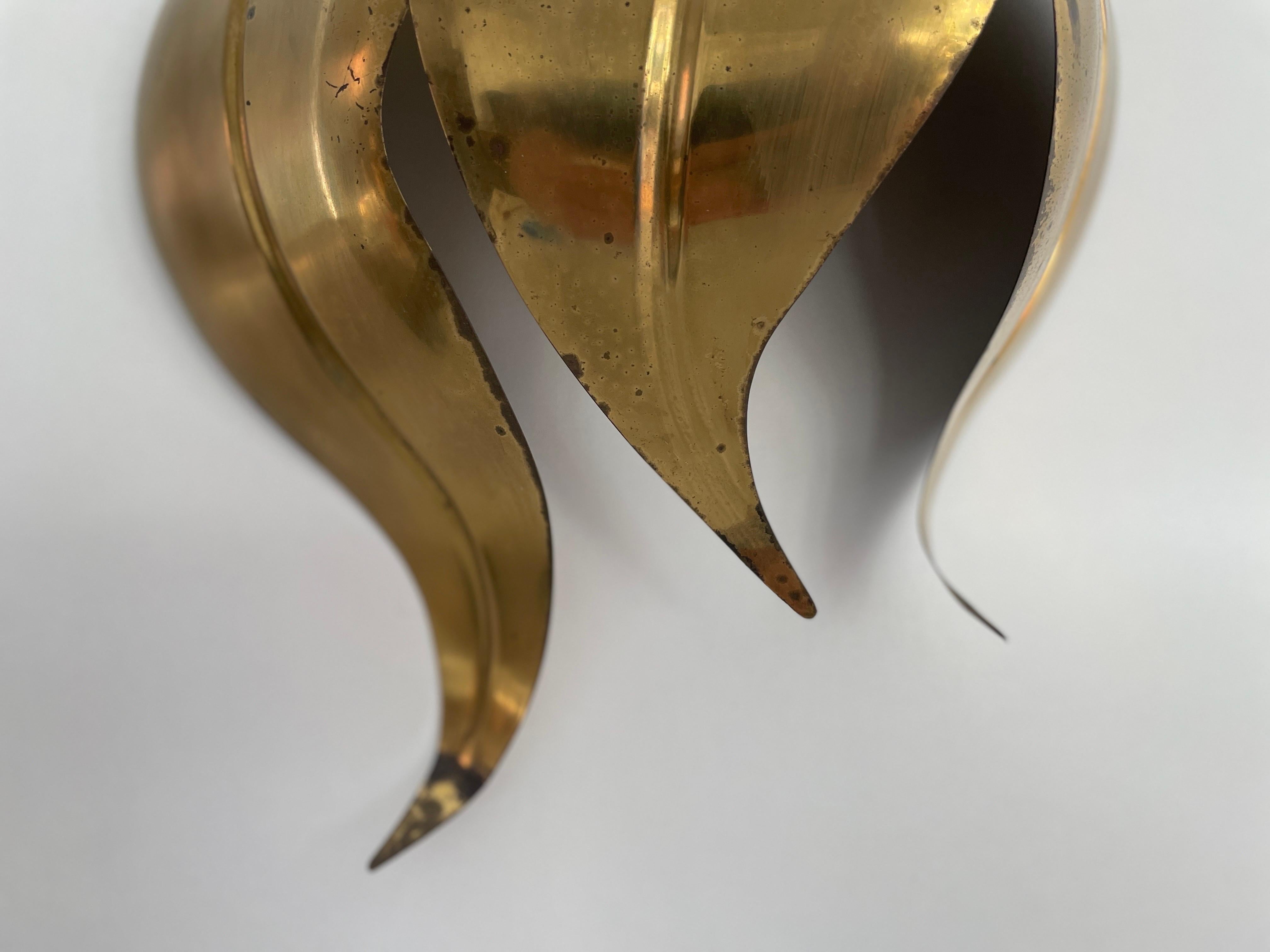 Mid-20th Century Rare Flower Shaped Brass Wall Lamp, 1960s, Italy For Sale