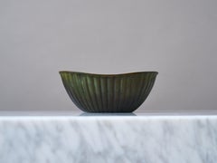 Rara ciotola in bronzo Art Déco con decorazioni a scanalature, realizzata da GAB Guldsmedsaktiebolaget, Svezia, anni ’30.