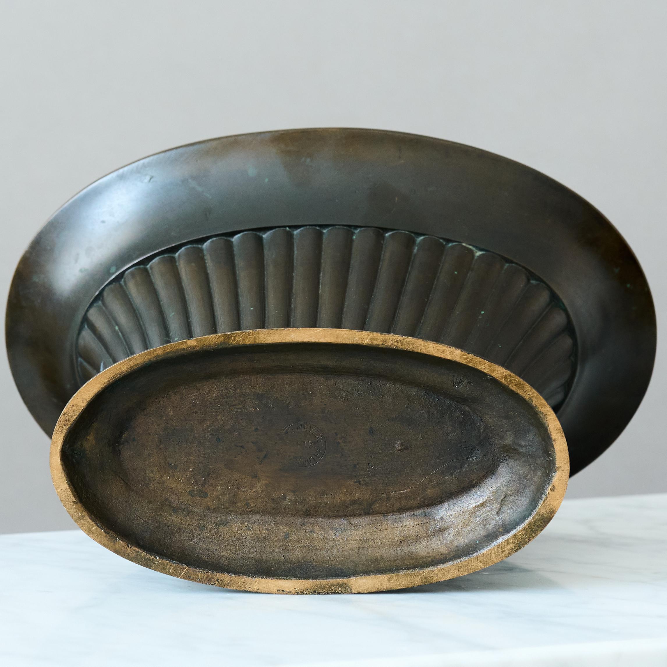 Raro vaso scanalato in bronzo Art Deco con. Inserto traforato di Otto Meyer. Svezia, anni '20 in vendita 11