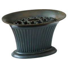 Raro vaso scanalato in bronzo Art Deco con. Inserto traforato di Otto Meyer. Svezia, anni '20