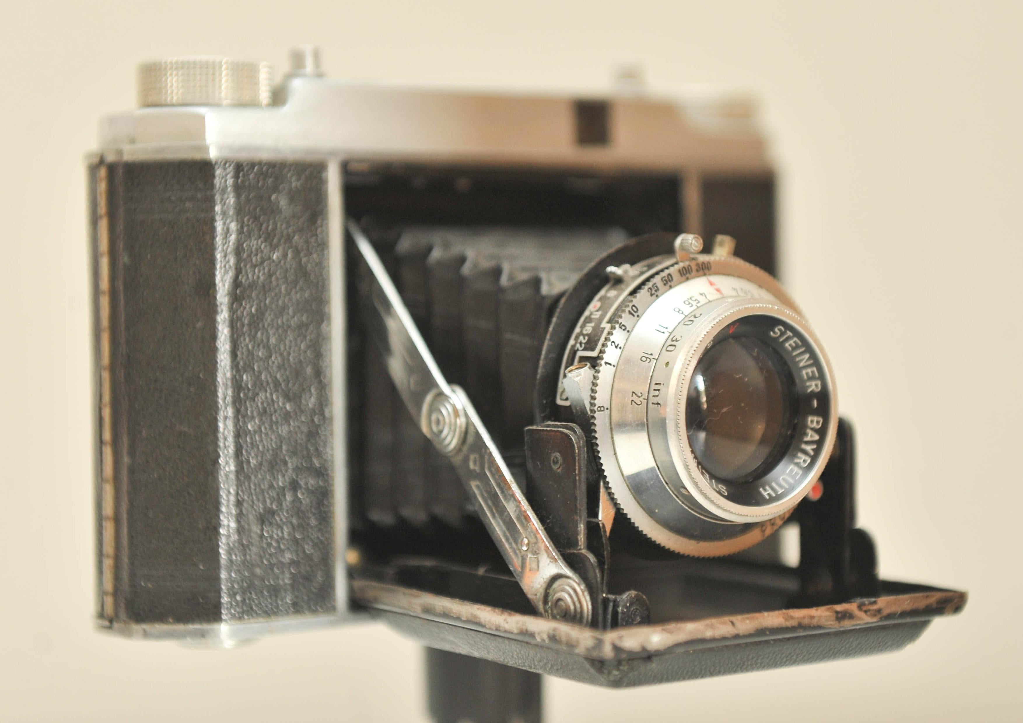 Rare Foitzik Trier Unca 120 Roll Film Bellow Camera Made in Germany 1952  In Fair Condition For Sale In High Wycombe, GB