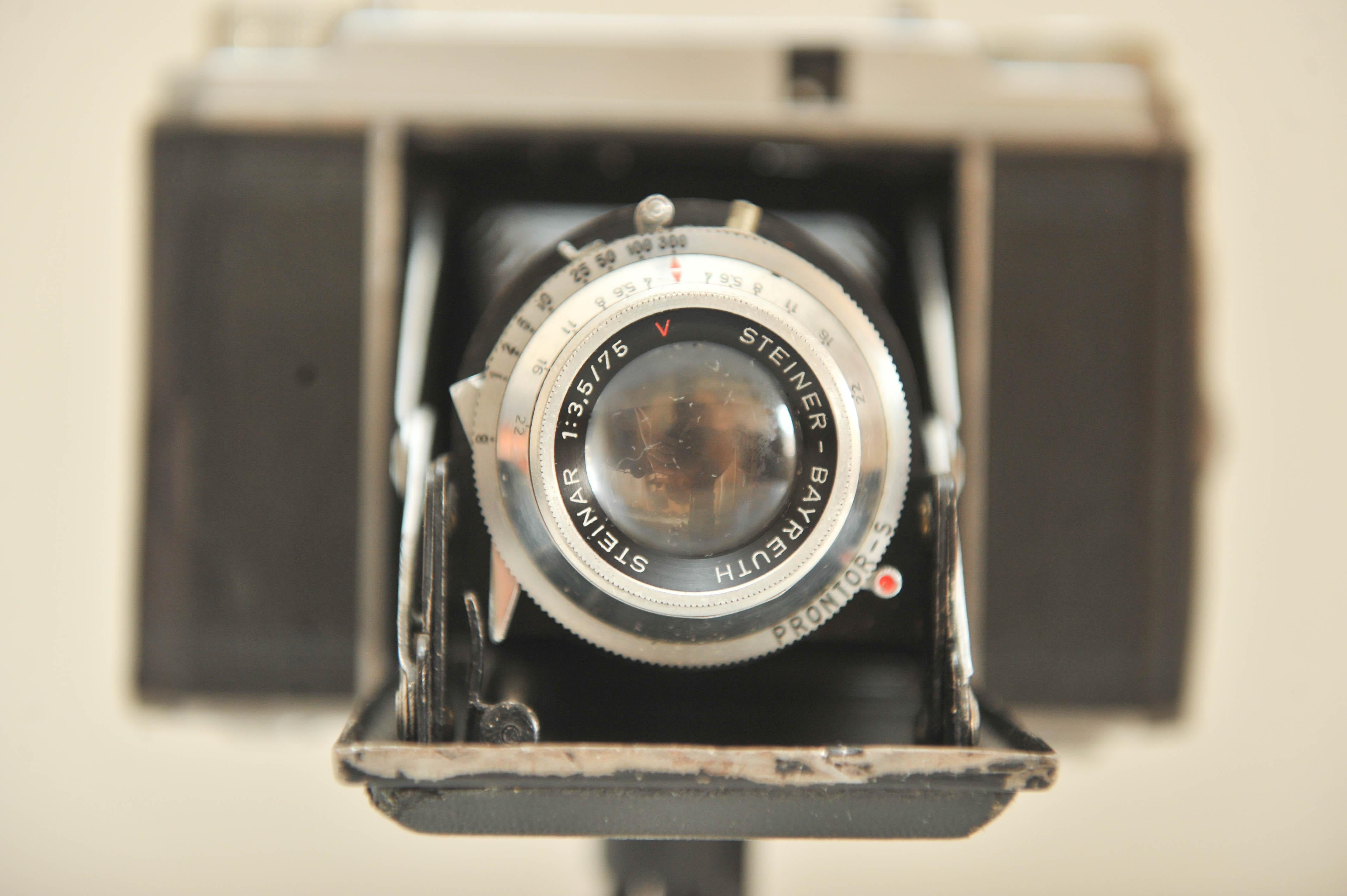 20th Century Rare Foitzik Trier Unca 120 Roll Film Bellow Camera Made in Germany 1952  For Sale