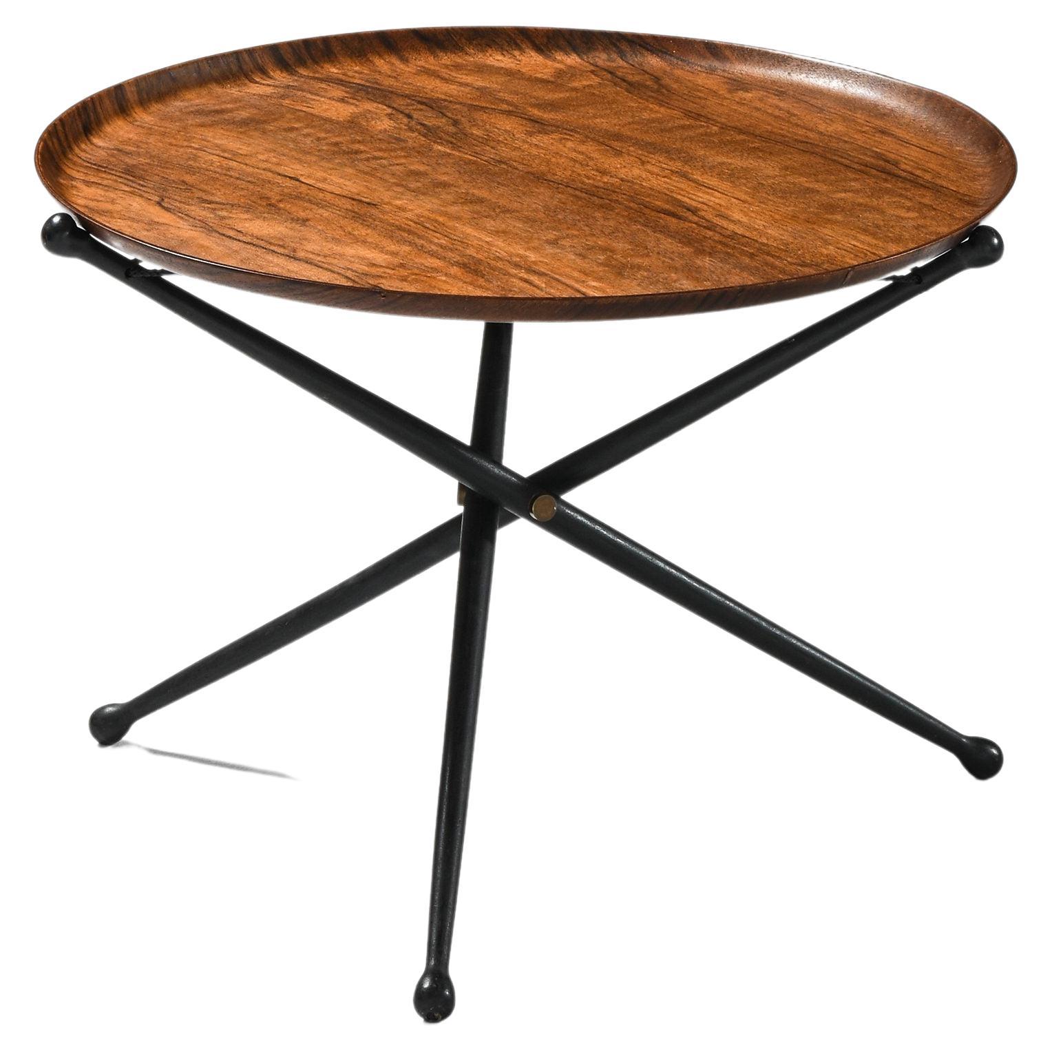 Raro tavolino pieghevole in palissandro, ottone e legno laccato nero, anni '50