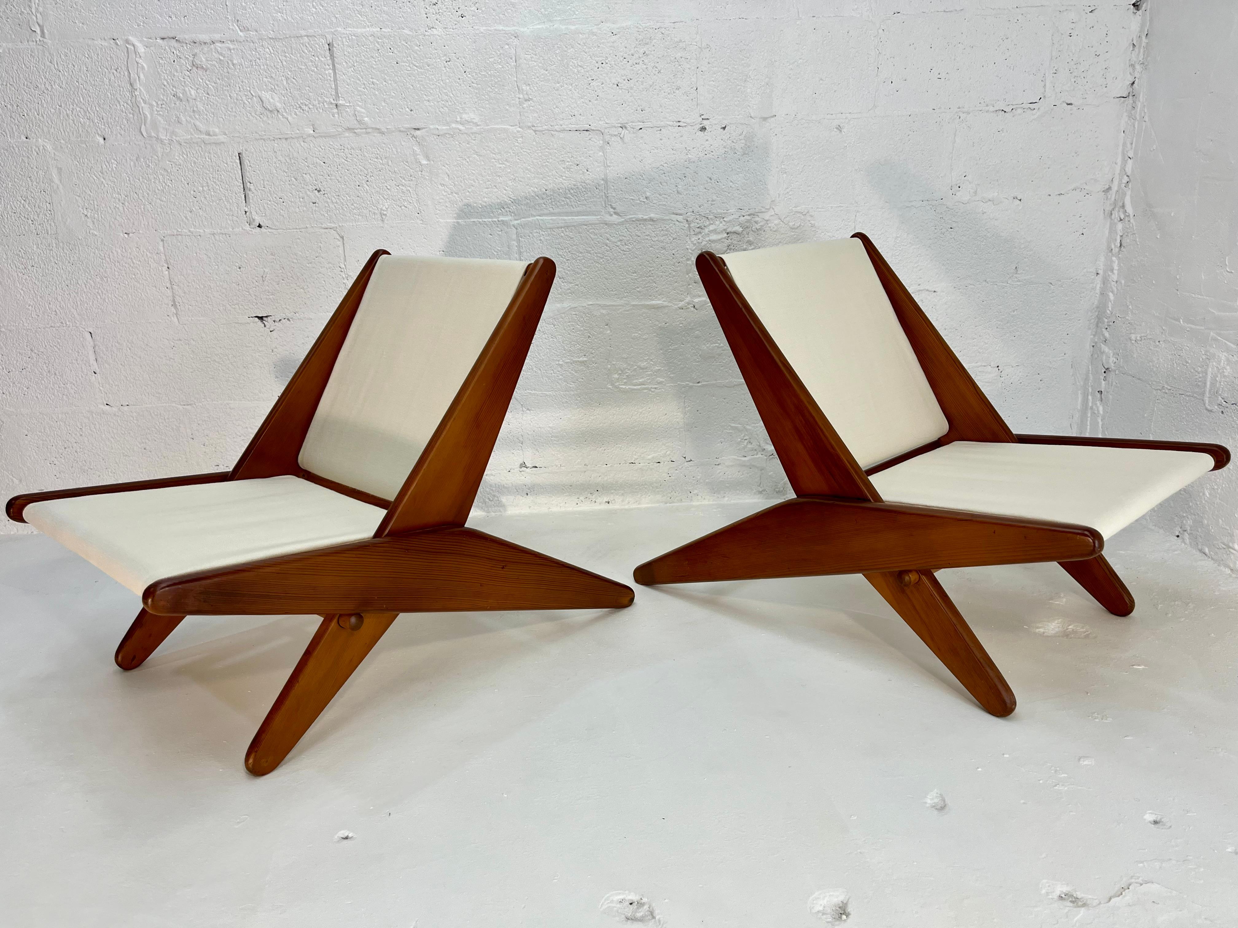 Coppia di rare sedie a forbice pieghevoli di Ficks Reed C. 1950, rivestimento in lino beige nuovo, legno di abete.